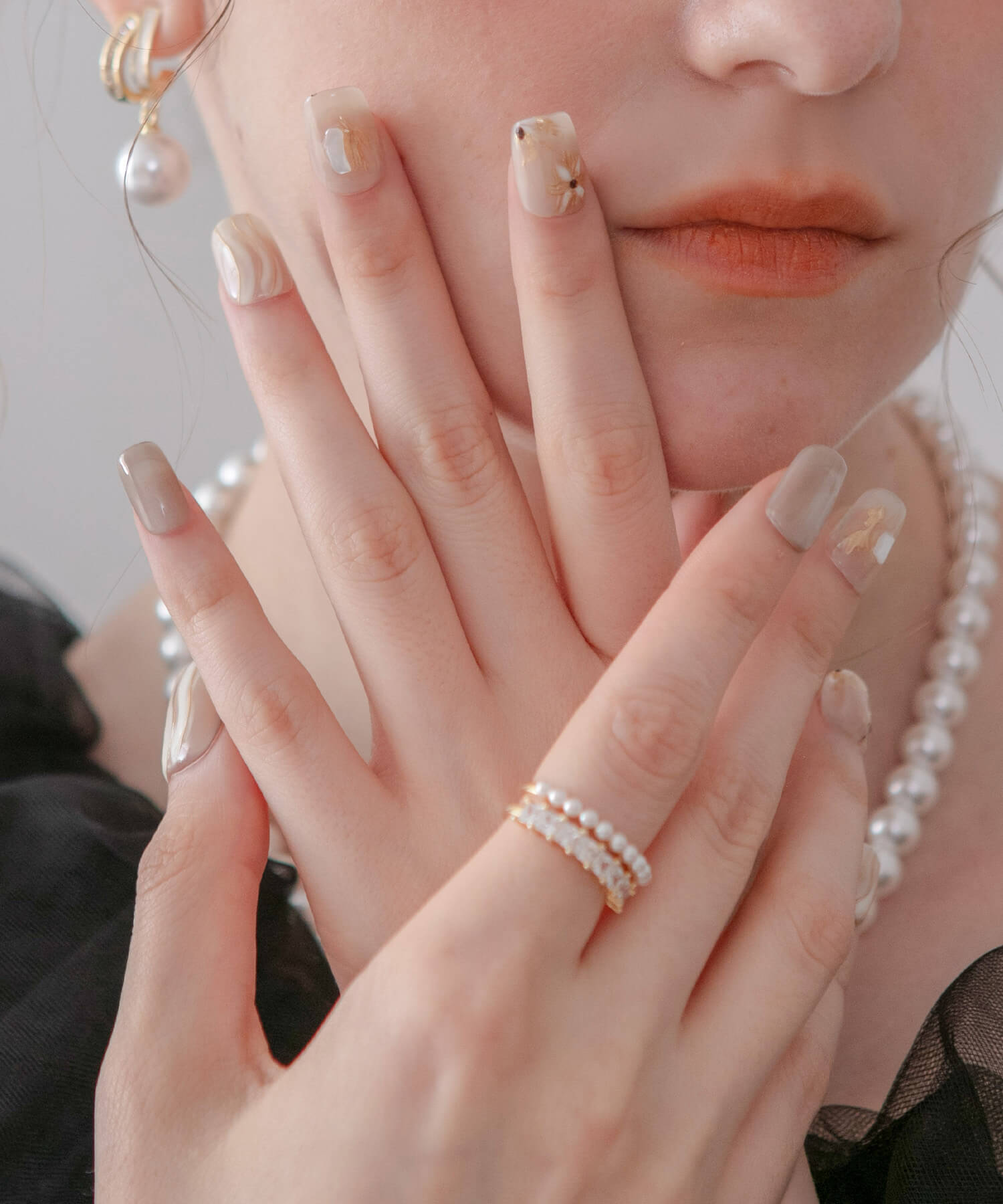 【当日発送】水光ネイルミルキーウェーブカーキマグネットミラーニュアンスショートスクエアネイルチップ