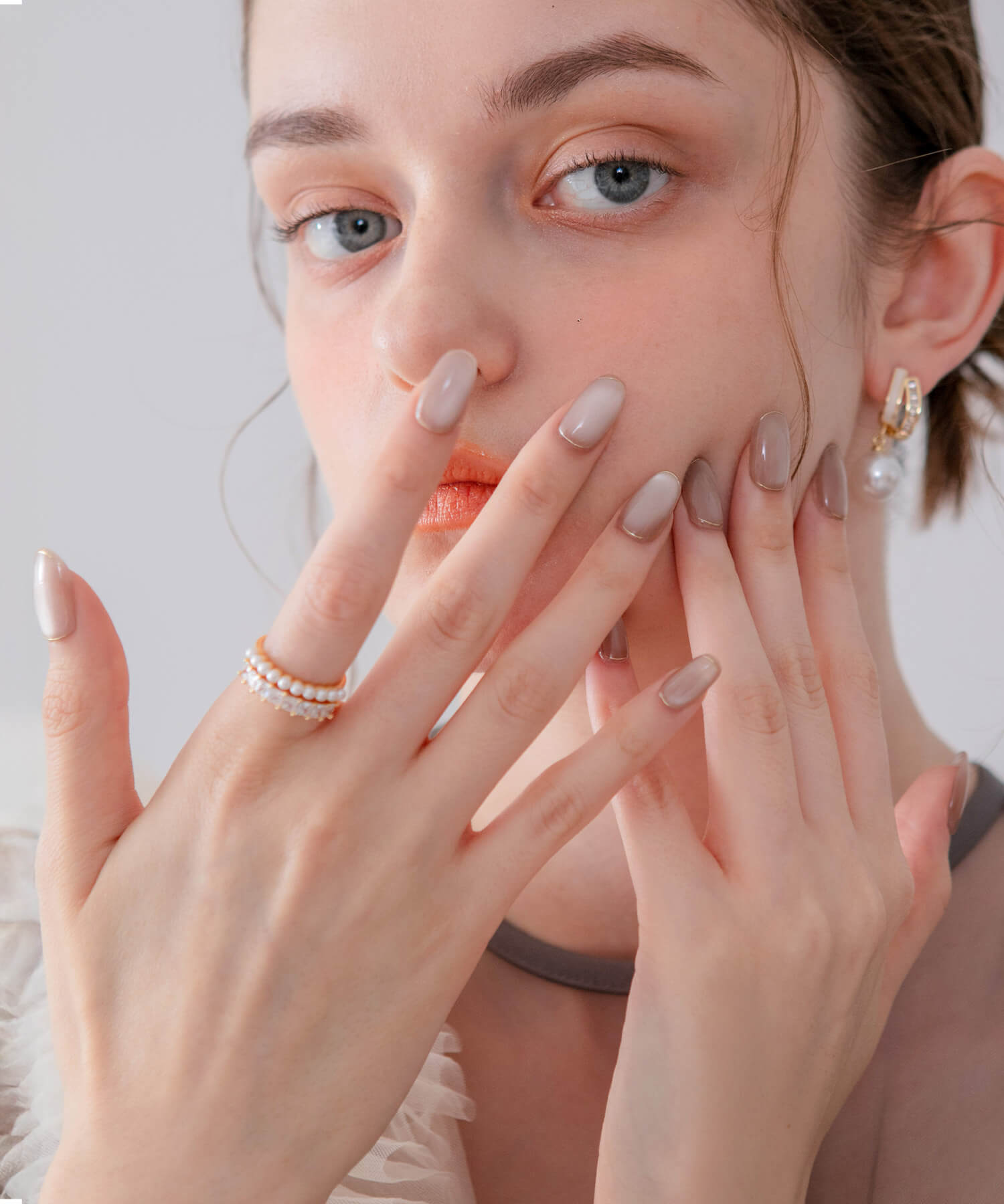 【一部当日発送】水光ネイルピンクグレージュマグネットゴールドミラーフレームオーバルネイルチップ