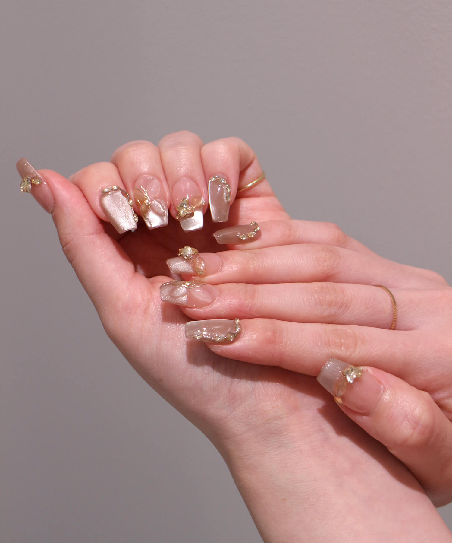 【当日発送】水光ネイルピンクベージュマグネットストーンバタフライワンホンバレリーナネイルチップ