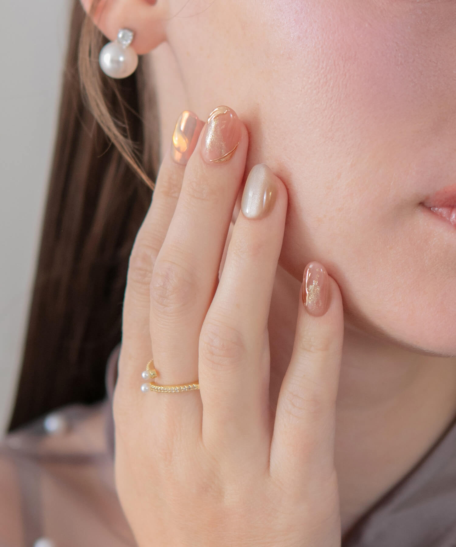 【当日発送】水光ネイルピンクニュアンスマグネットゴールドミラーアートショートオーバルネイルチップ