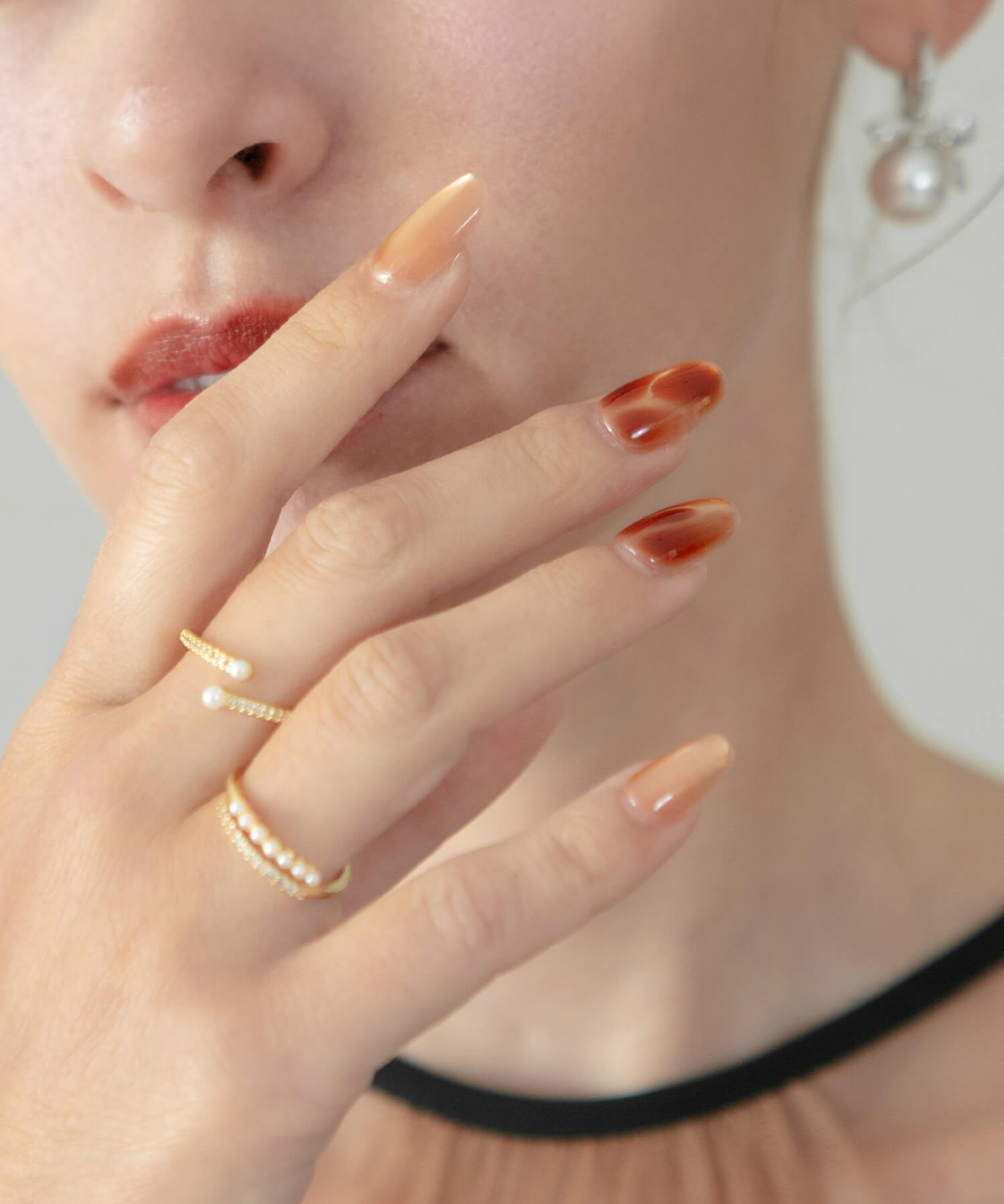 【当日発送】水光ネイルブラウンピンクニュアンスマグネットアートオーバルネイルチップ