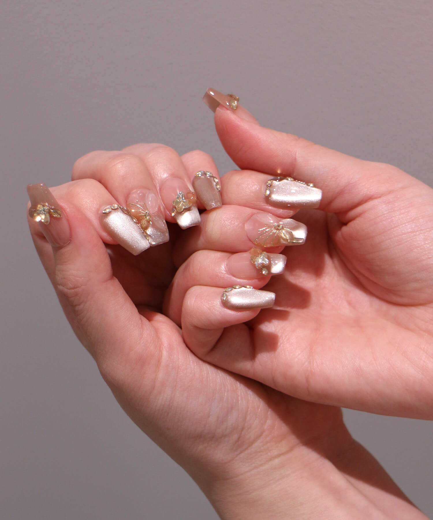 【当日発送】水光ネイルピンクベージュマグネットストーンバタフライワンホンバレリーナネイルチップ