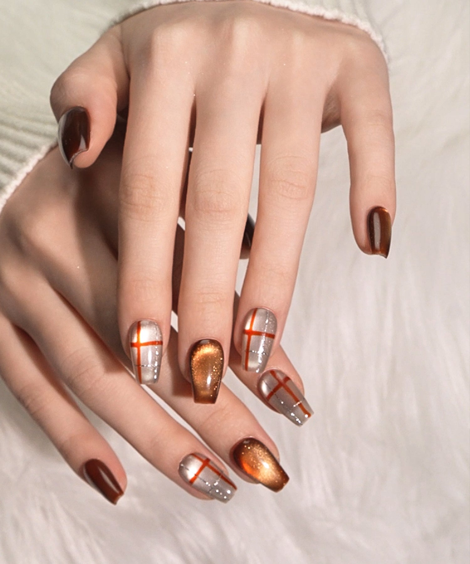水光ネイルブラウンマグネットチェックアートネイルチップ