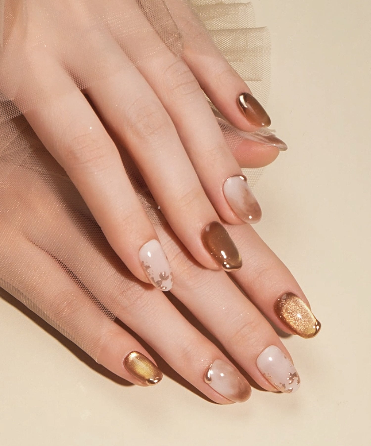 【予約販売】水光ネイルブラウンニュアンスマグネットフラワーミラーアートオーバルネイルチップ