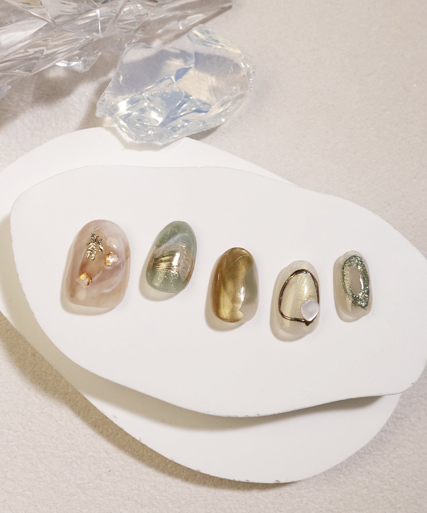 【当日発送】水光ネイルカーキゴールドホイルインクニュアンスショートオーバルネイルチップ