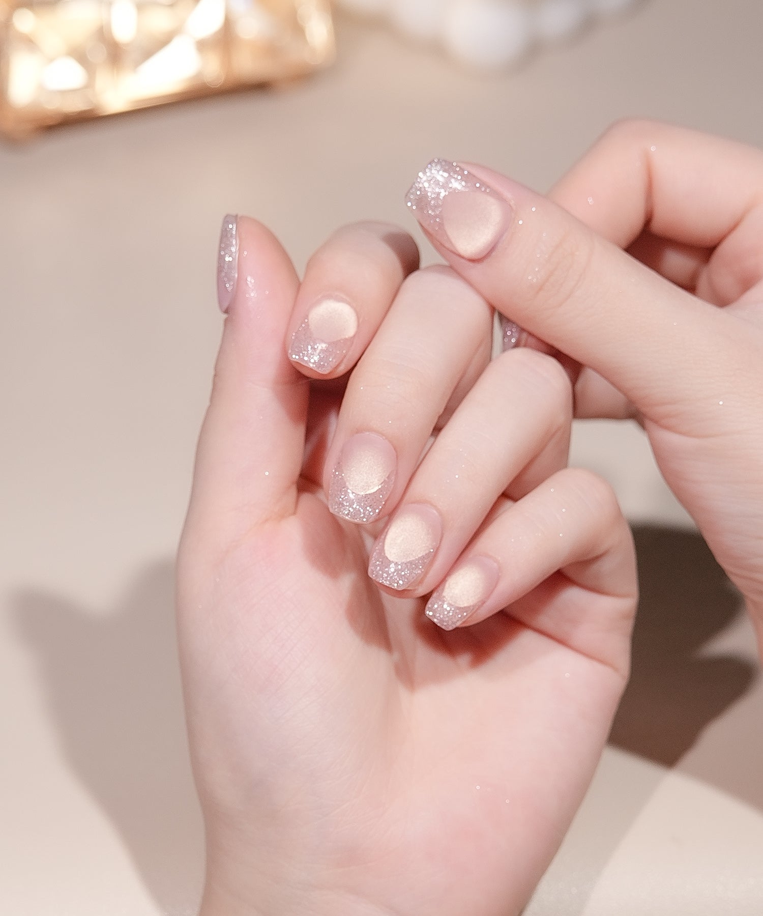 【当日発送】水光ネイルヌーディーピンクマットグラデーションフレンチラメショートスクエアネイルチップ