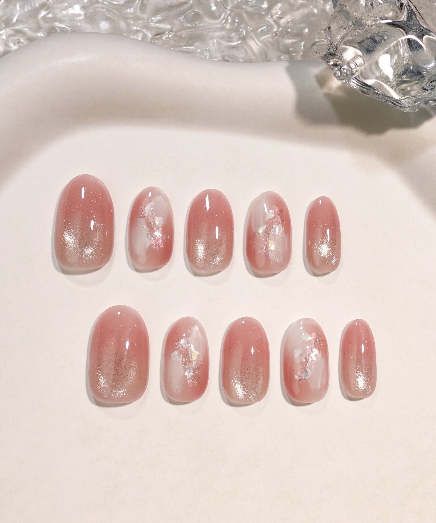 【COMING SOON】水光ネイルピンクニュアンスグラデーションゴールドマグネットシェルラメオーバルネイルチップ