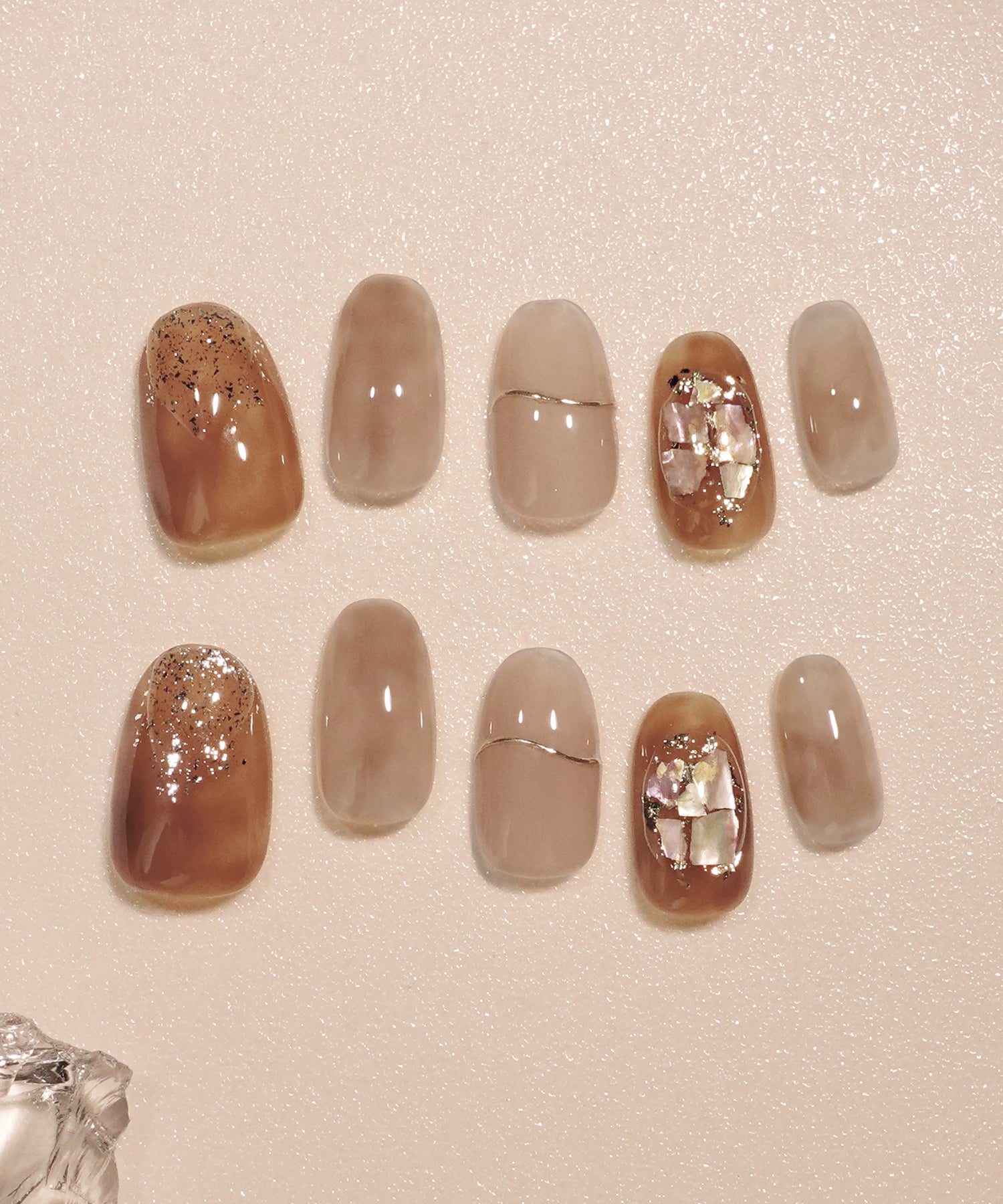 水光ネイルブラウンニュアンスゴールドミラーラインシェルホイルオーバルネイルチップ