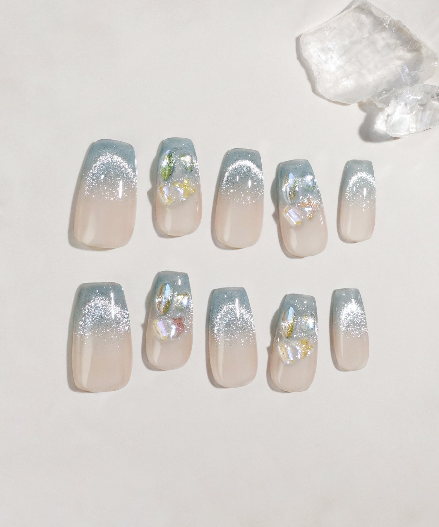 ひなのページ ネイルチップ 一部当日発送】水光ネイルピンクブルーグラデーションクリアストーン