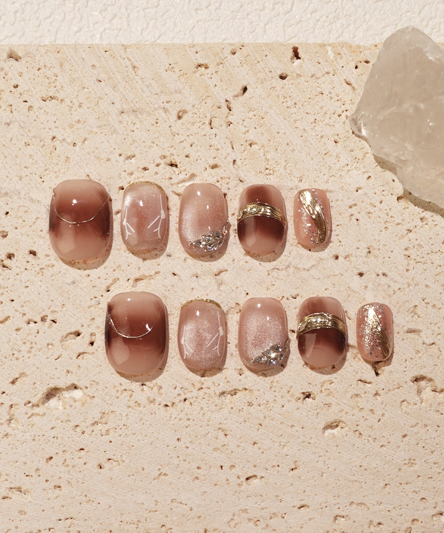 【当日発送】水光ネイルブラウンニュアンスマグネットゴールドミラーフラワーアートラメストーンショートスクエアネイルチップ