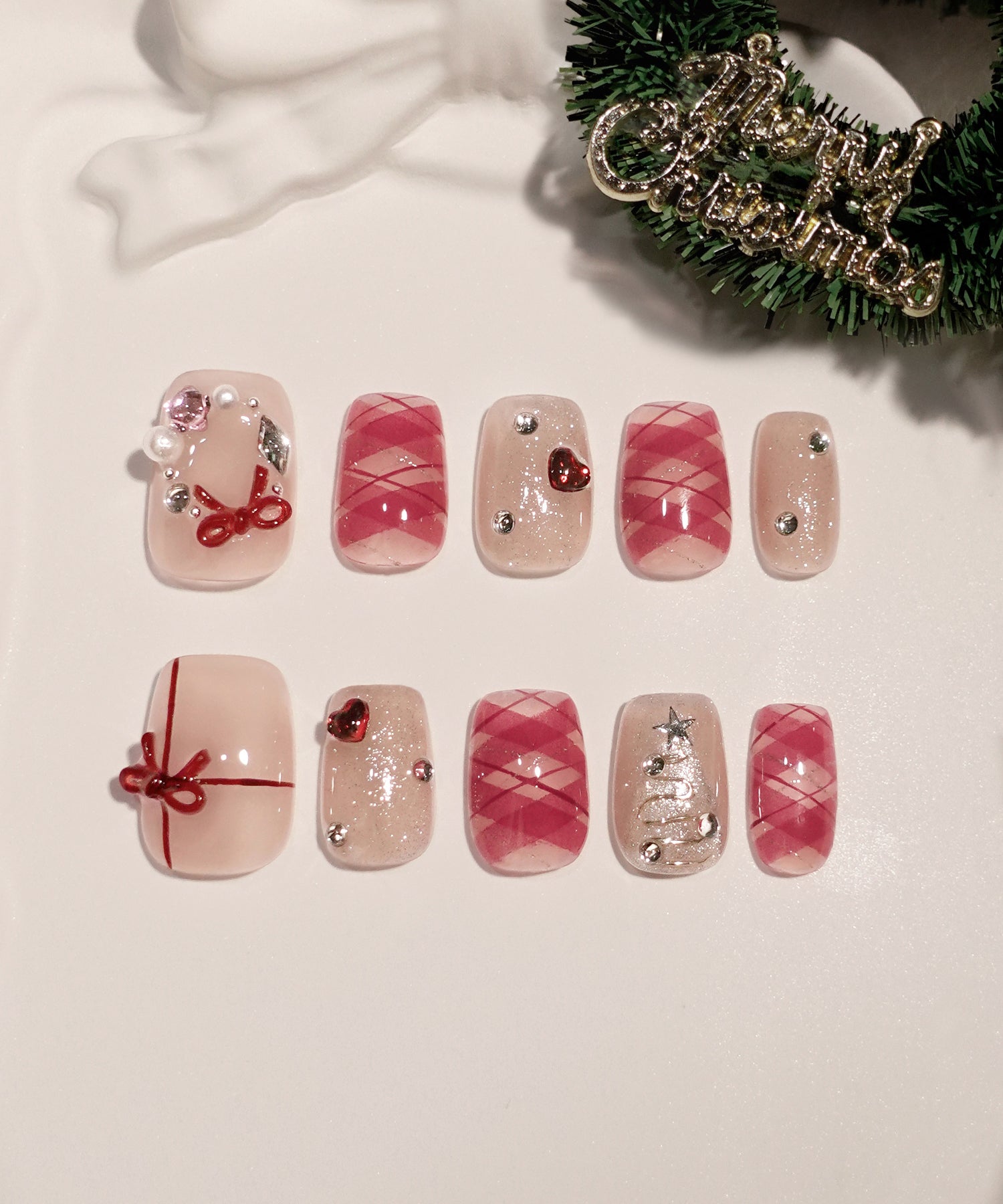 【当日発送】水光ネイルレッドチェックリボンハートストーンクリスマスリースショートスクエアネイルチップ