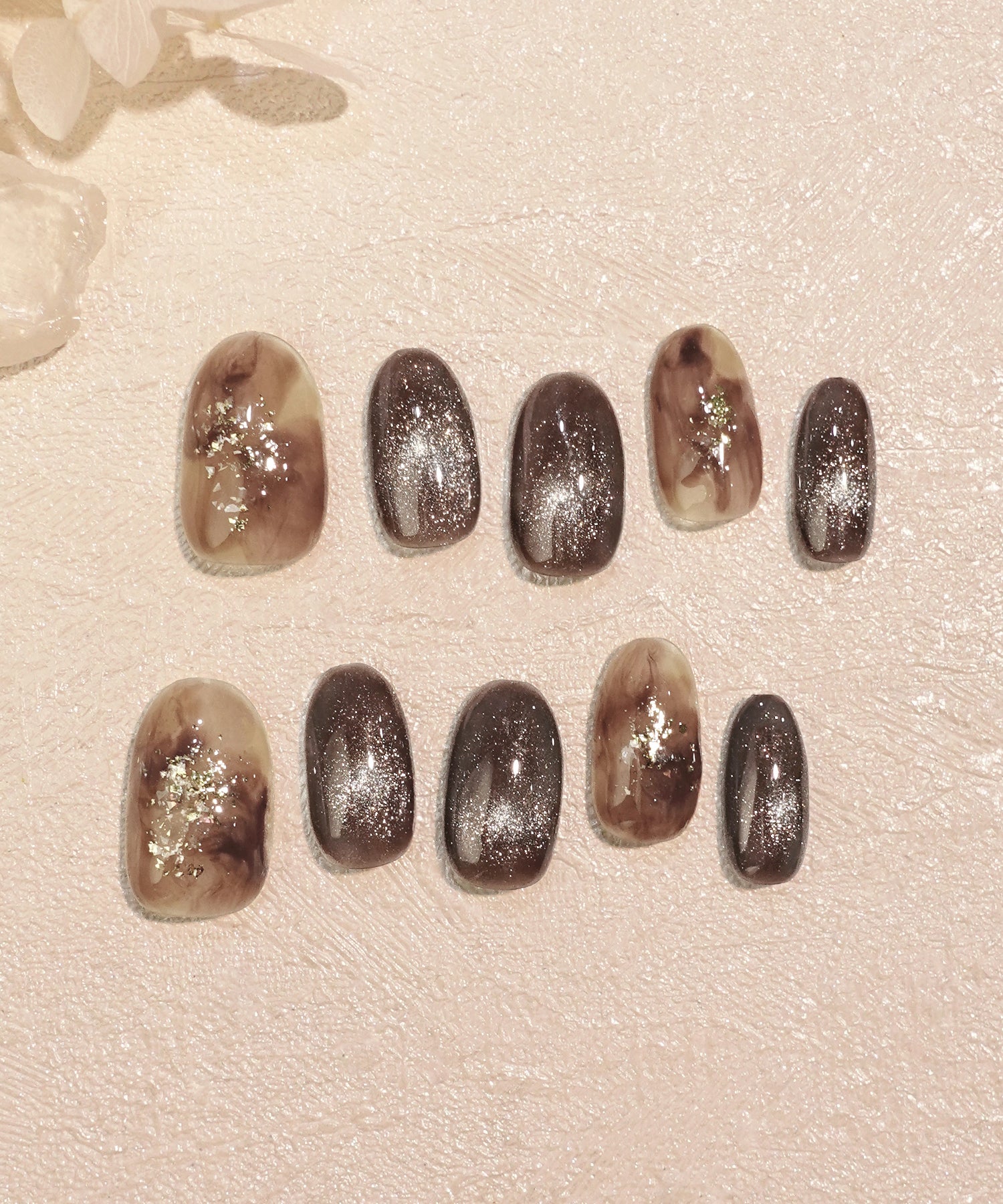 【予約販売】水光ネイルブラウンニュアンスマグネットゴールドホイルオーバルネイルチップ