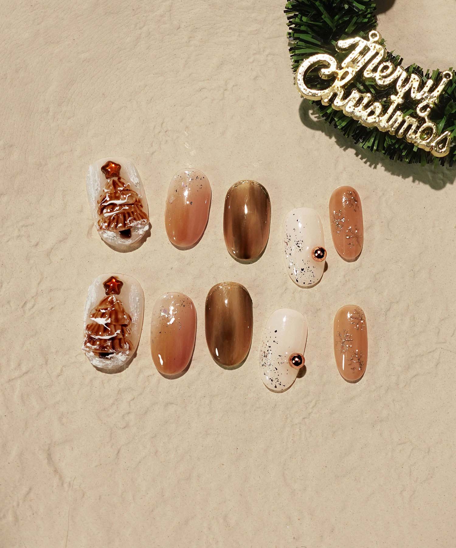 【当日発送】水光ネイルホワイトブラウンニュアンスツリーアートクリスマスオーバルネイルチップ