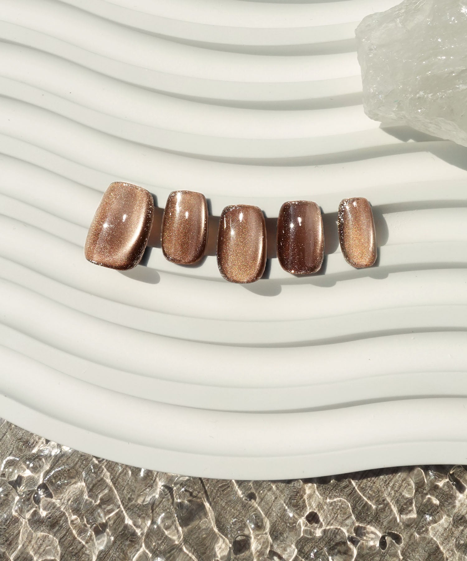 【当日発送】水光ネイルダークブラウンマグネットシルバーラメショートスクエアネイルチップ