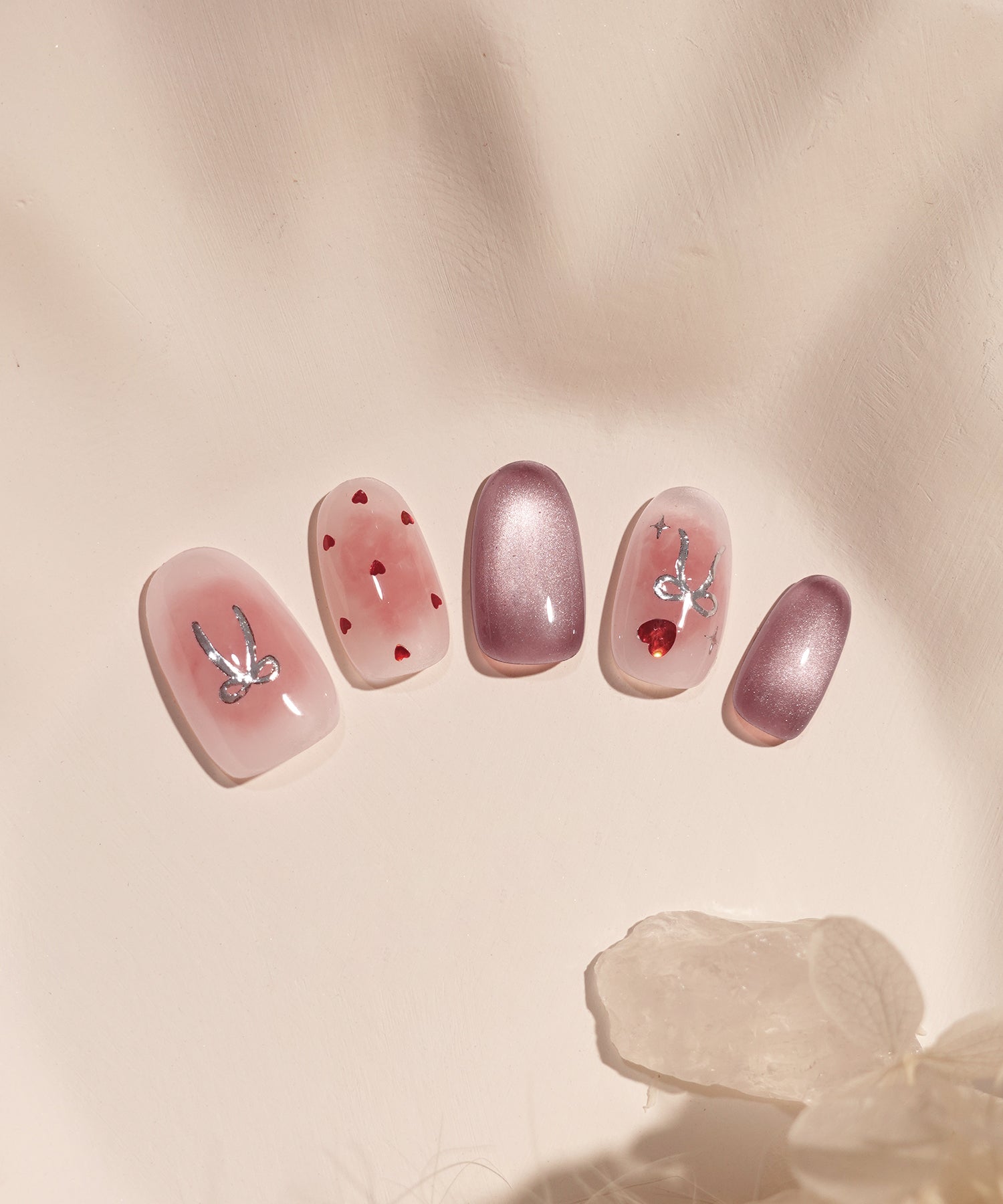 【バレンタイン限定デザイン】水光ネイルシアーピンクチークマグネットハートリボンオーバルネイルチップ