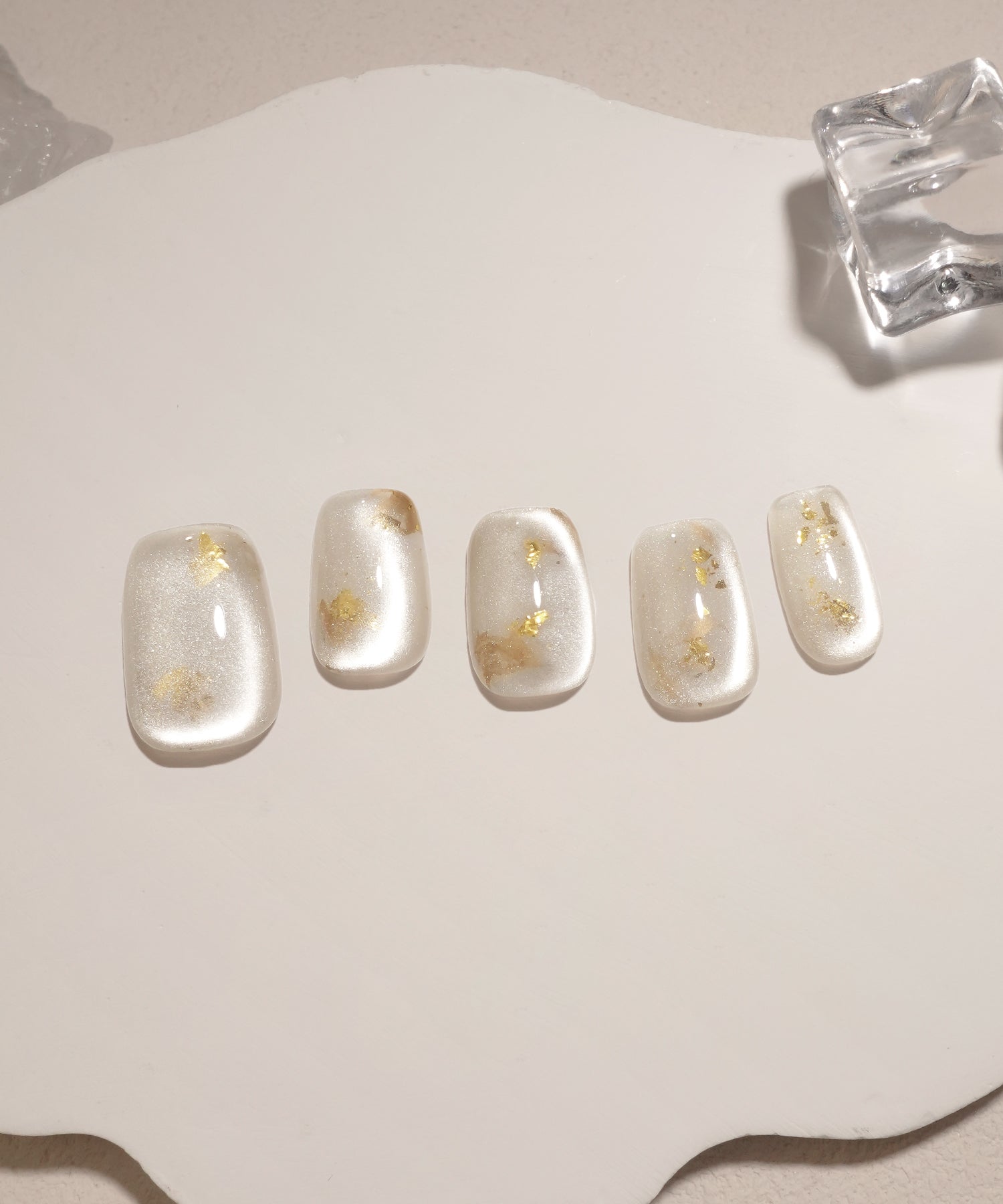 【COMING SOON】水光ネイルグレーマグネットゴールドホイルニュアンスショートスクエアネイルチップ