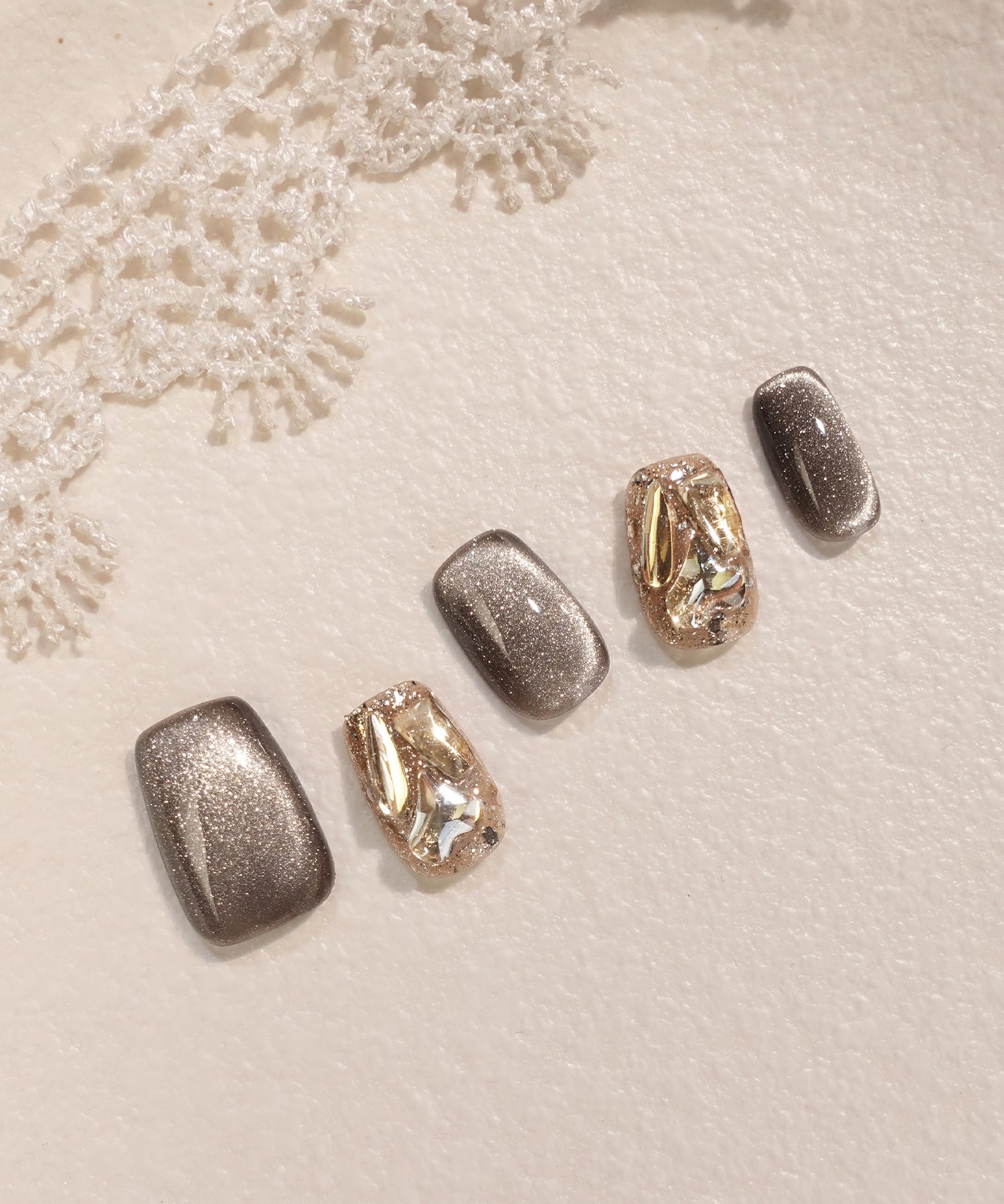 【当日発送】水光ネイルダークブラウンマグネットゴールドストーンショートスクエアネイルチップ