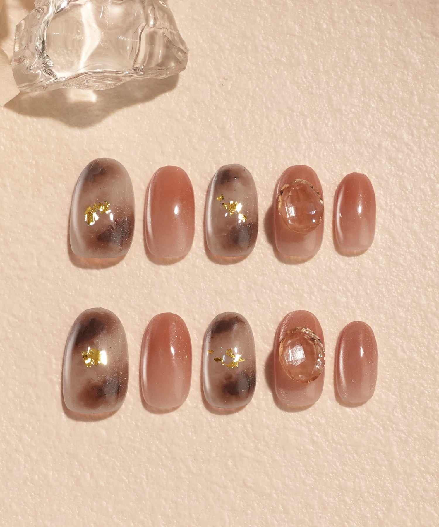 【当日発送】水光ネイルブラウンニュアンスゴールドホイルストーンオーバルネイルチップ