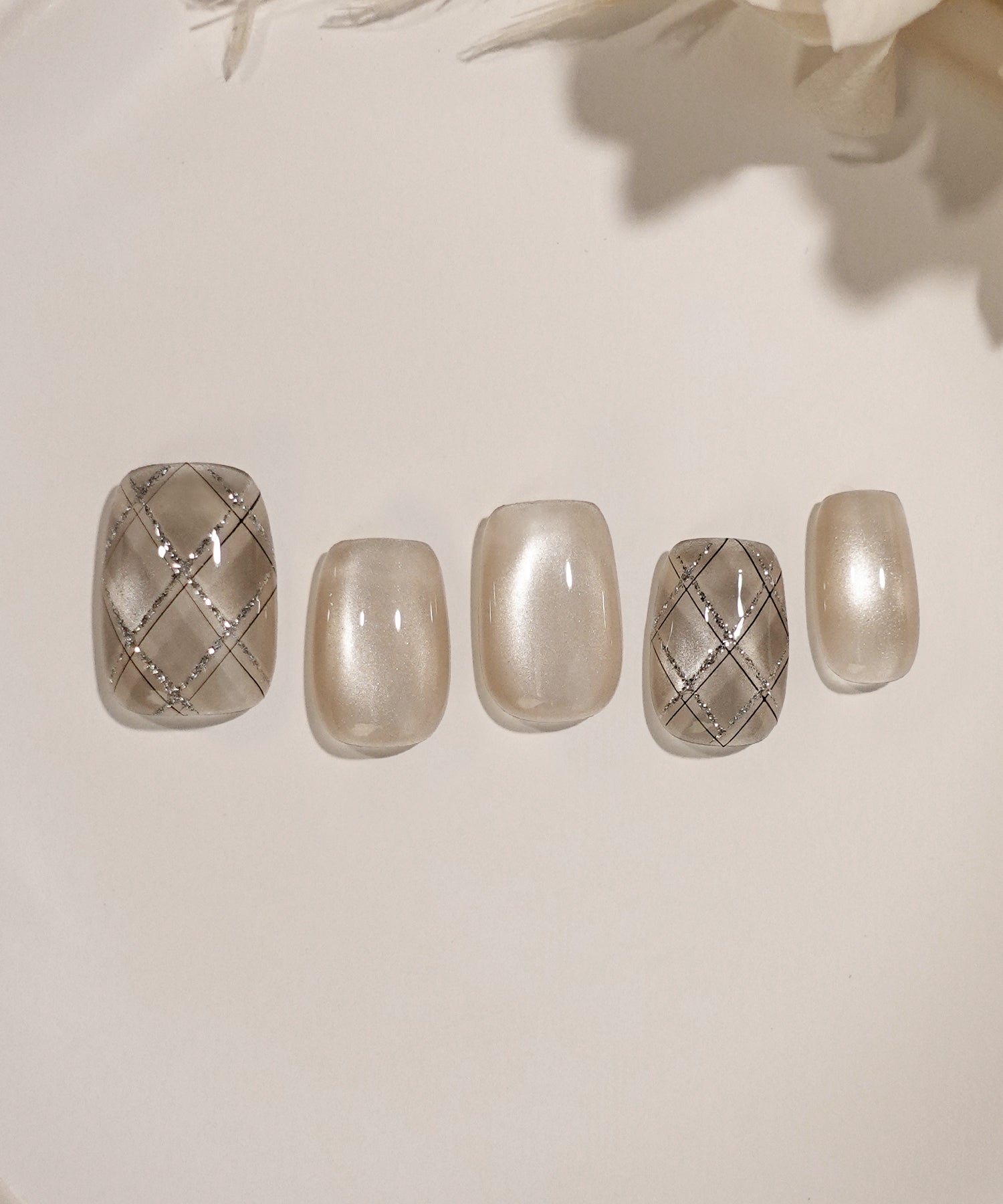 【当日発送】水光ネイルベージュマグネットグレーアーガイルショートスクエアネイルチップ