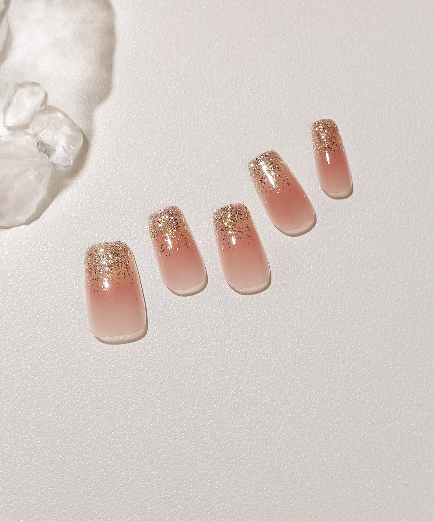 【当日発送】水光ネイルピンクグラデーションゴールドラメシンプルスクエアネイルチップ