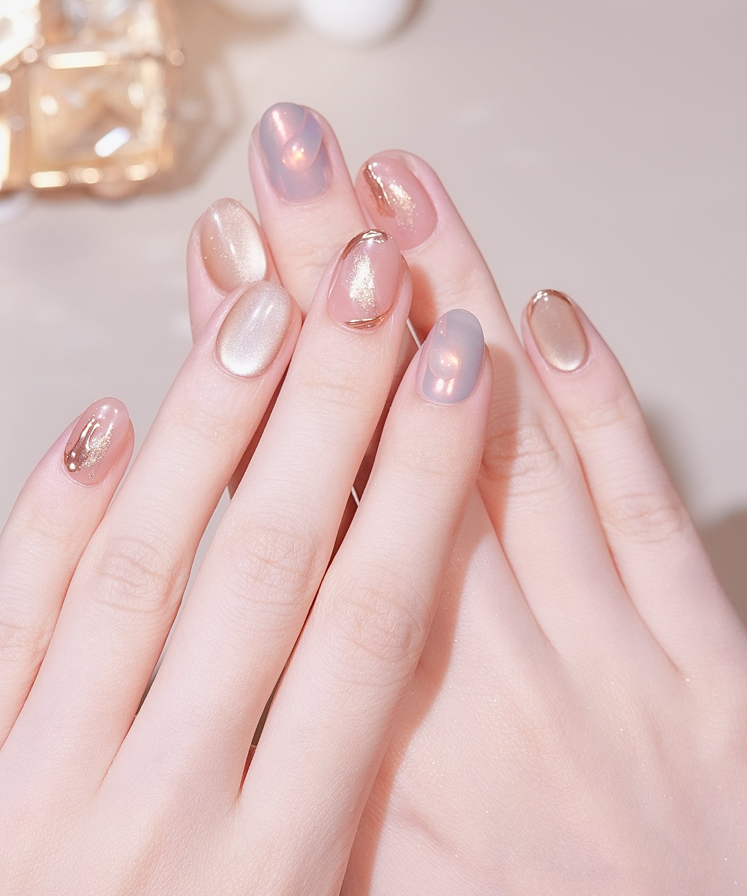 【当日発送】水光ネイルピンクニュアンスマグネットゴールドミラーアートショートオーバルネイルチップ