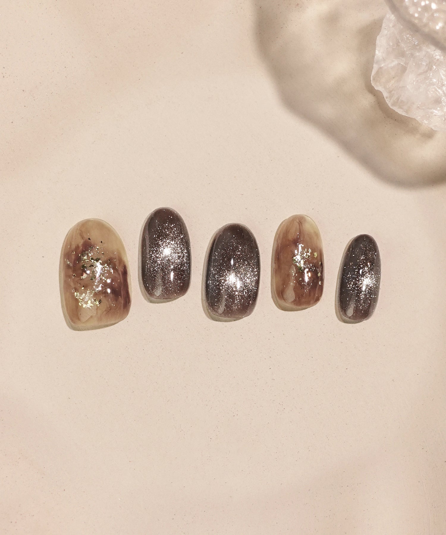 【予約販売】水光ネイルブラウンニュアンスマグネットゴールドホイルオーバルネイルチップ
