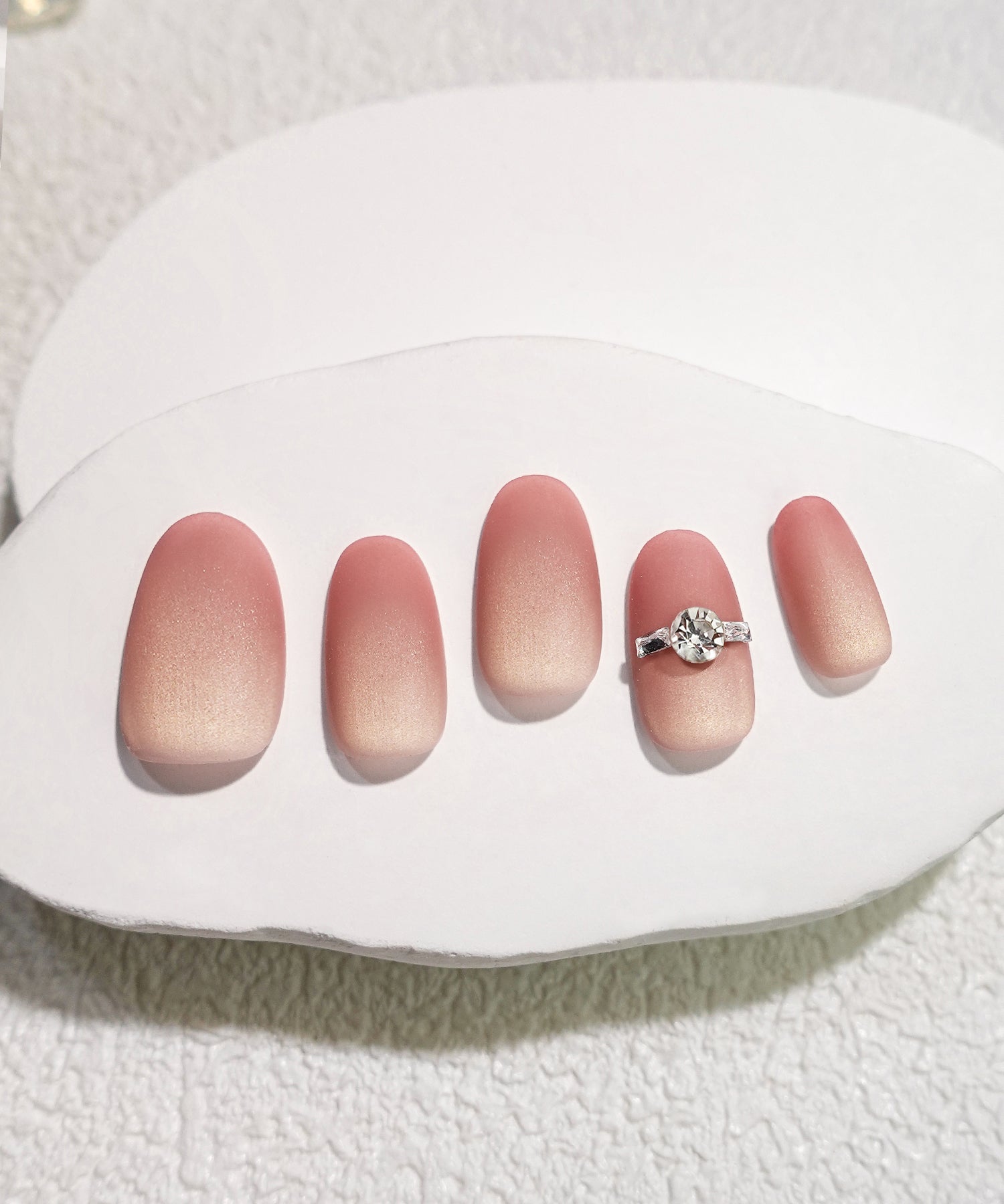 【当日発送】水光ネイルマットピンクグラデーションリングストーンオーバルネイルチップ