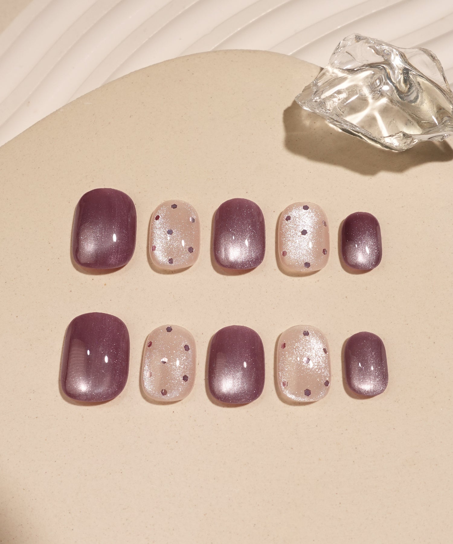 【COMING SOON】水光ネイルパープルマグネットドットホロニュアンスショートラウンドネイルチップ