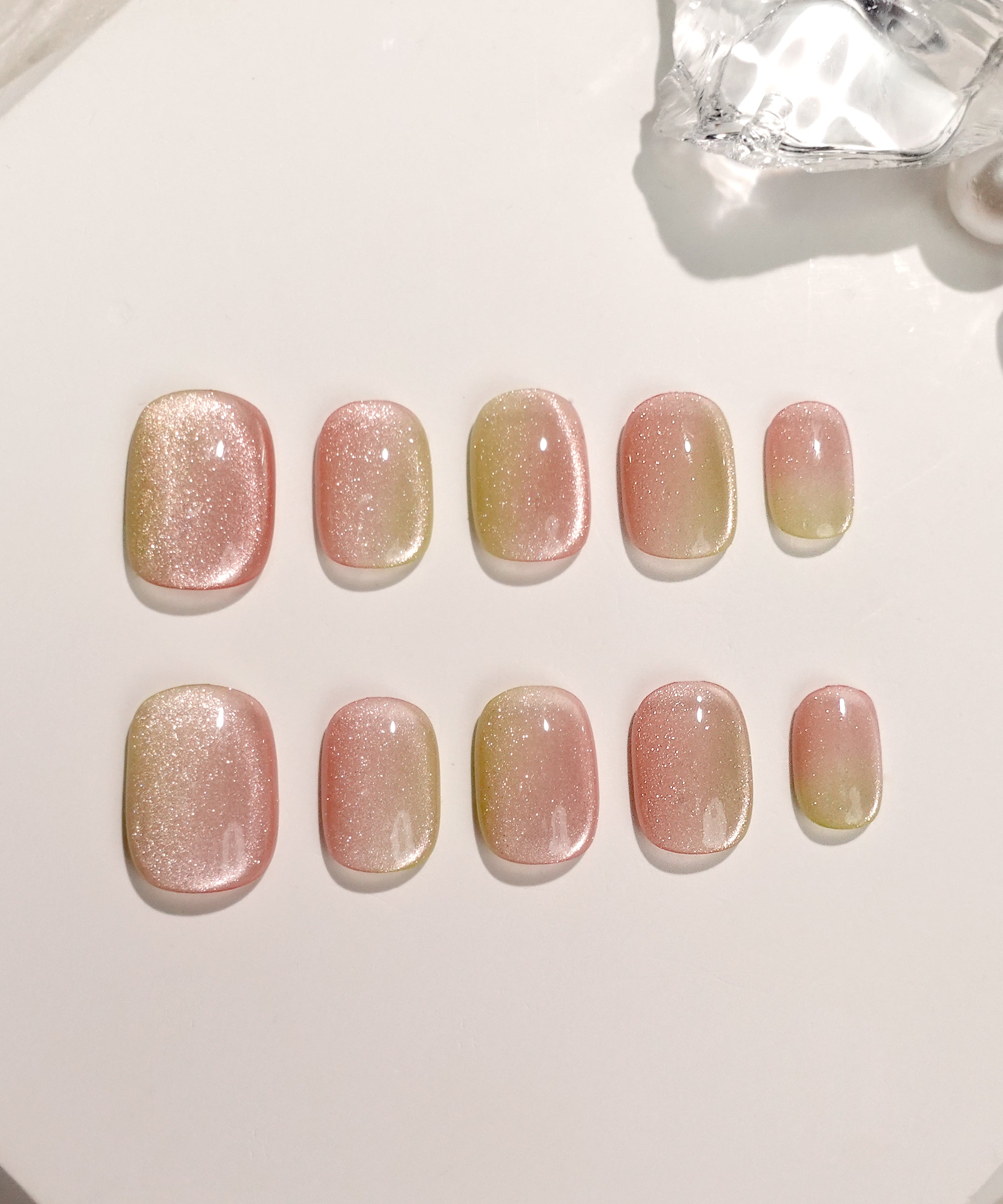 【SOLD OUT】 水光ネイルピンクグリーンマグネットグラデーションショートラウンドネイルチップ