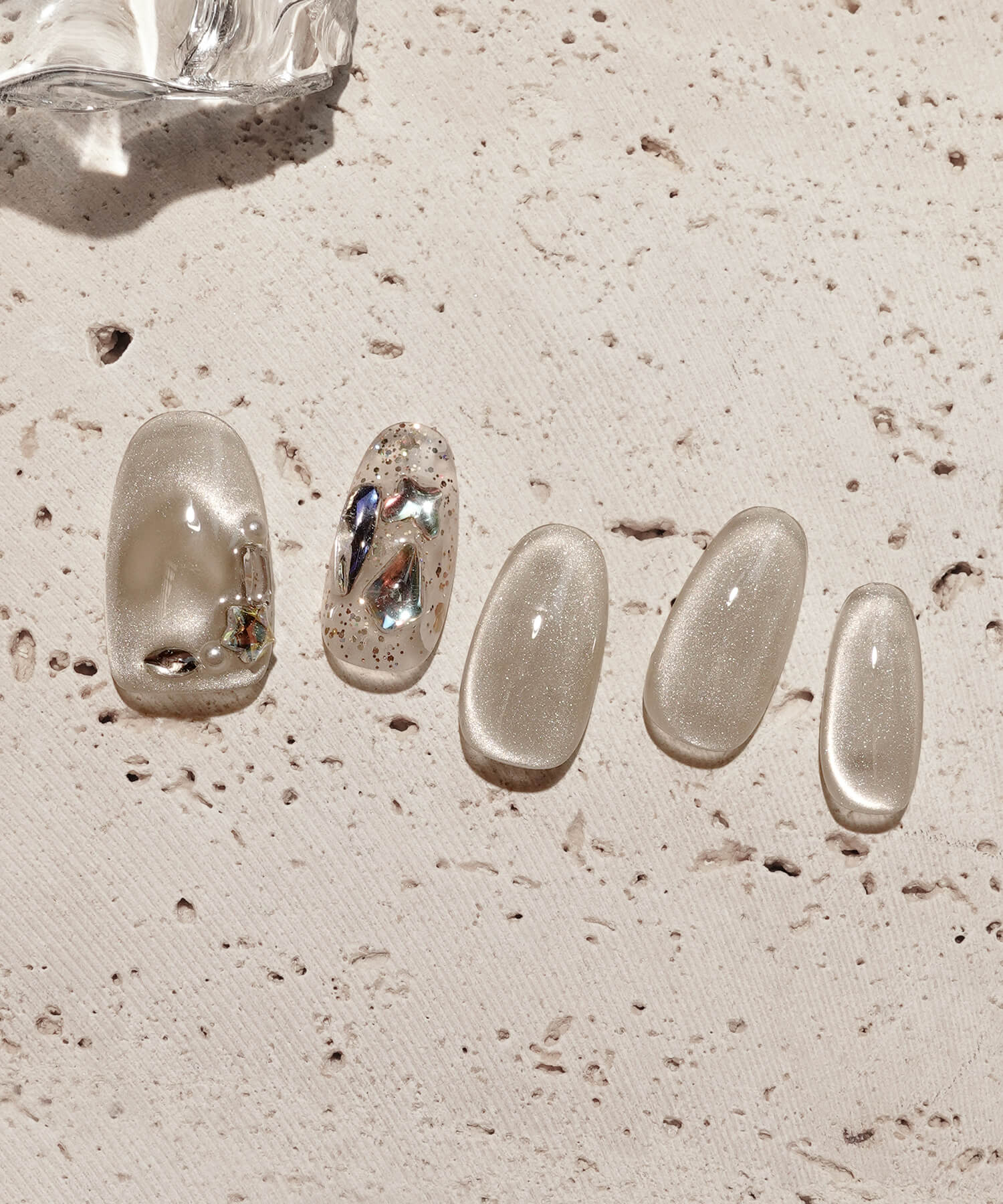 【一部当日発送】水光ネイルハートマグネットグレージュストーンラメオーバルネイルチップ