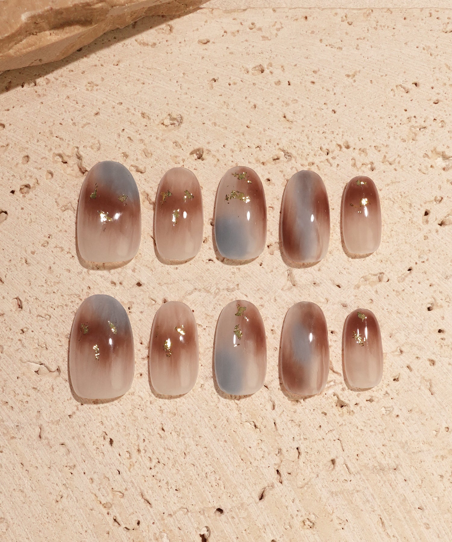 【当日発送】水光ネイルブラウンブルーニュアンスゴールドホイルオーバルネイルチップ