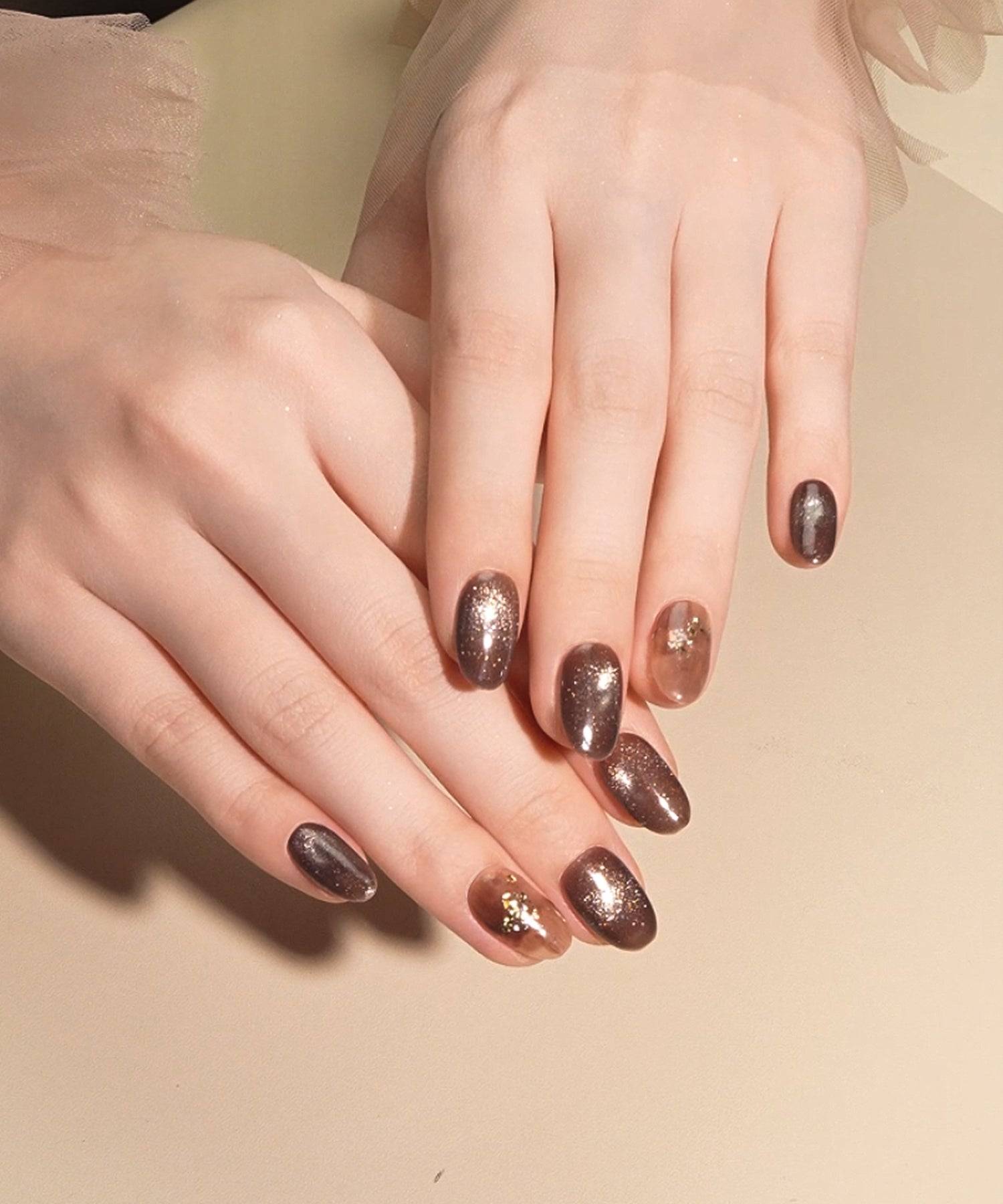 【予約販売】水光ネイルブラウンニュアンスマグネットゴールドホイルオーバルネイルチップ