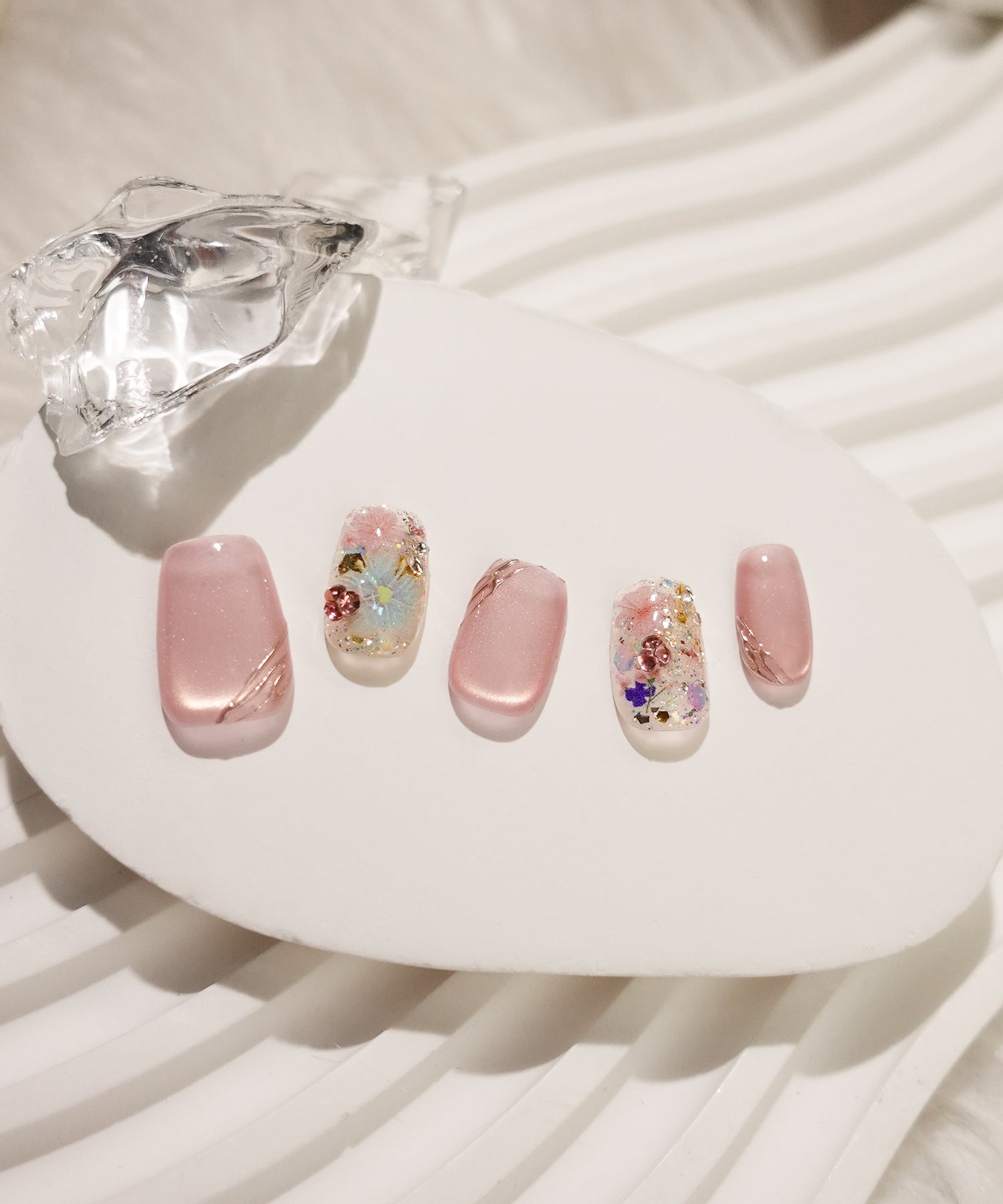 【当日発送】水光ネイルピンクマグネットフラワーシールゴールドミラーニュアンスVカットショートスクエアネイルチップ