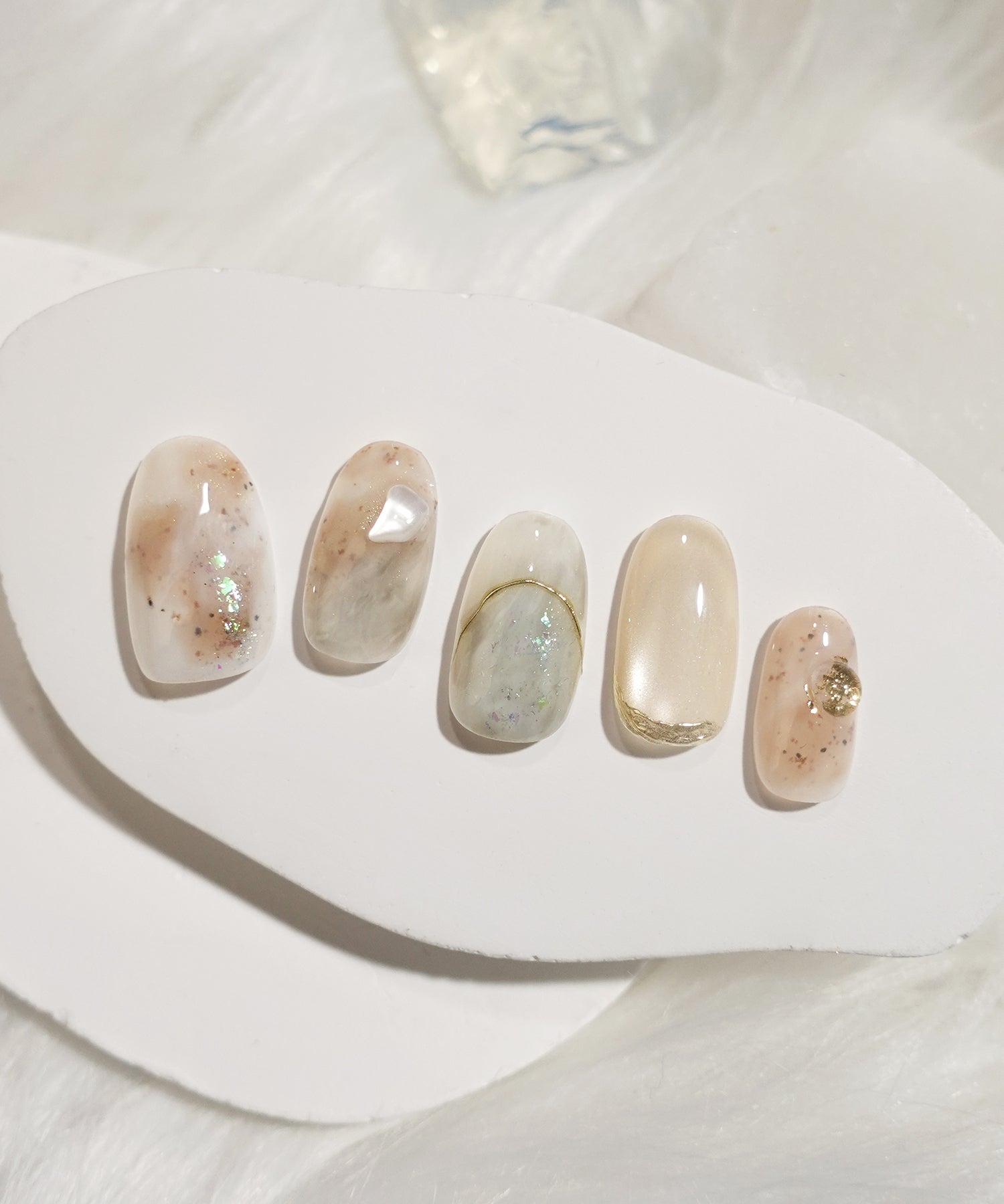 【当日発送】水光ネイルブルーニュアンスシェルゴールドミラーラインオーバルネイルチップ