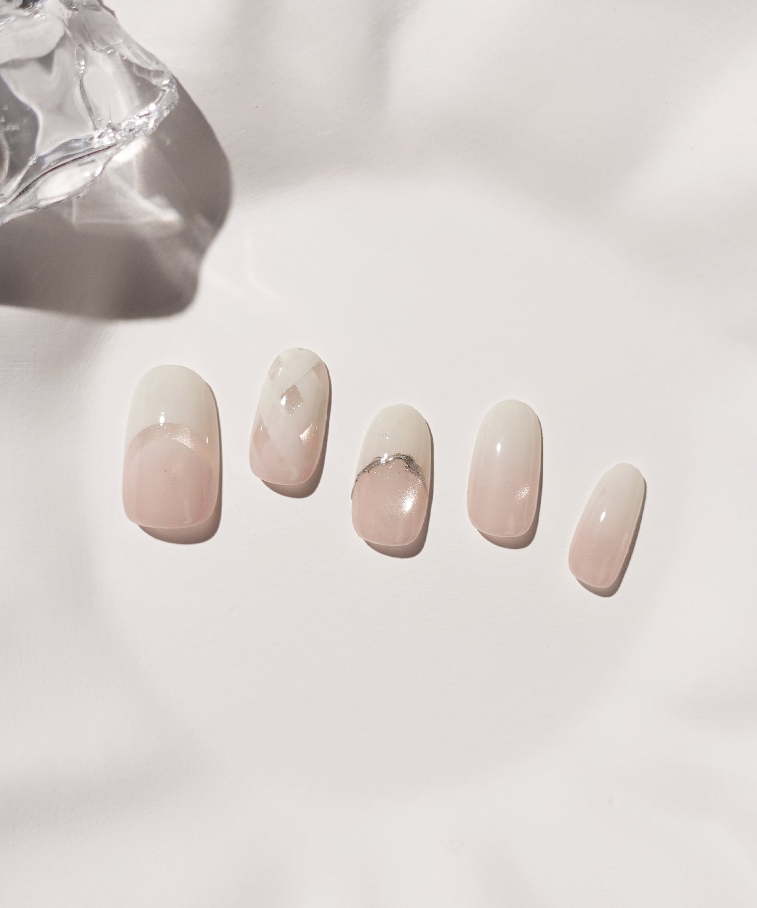 【当日発送】水光ネイルピンクホワイトグラデーションマグネットチェックミラーラインオーバルネイルチップ