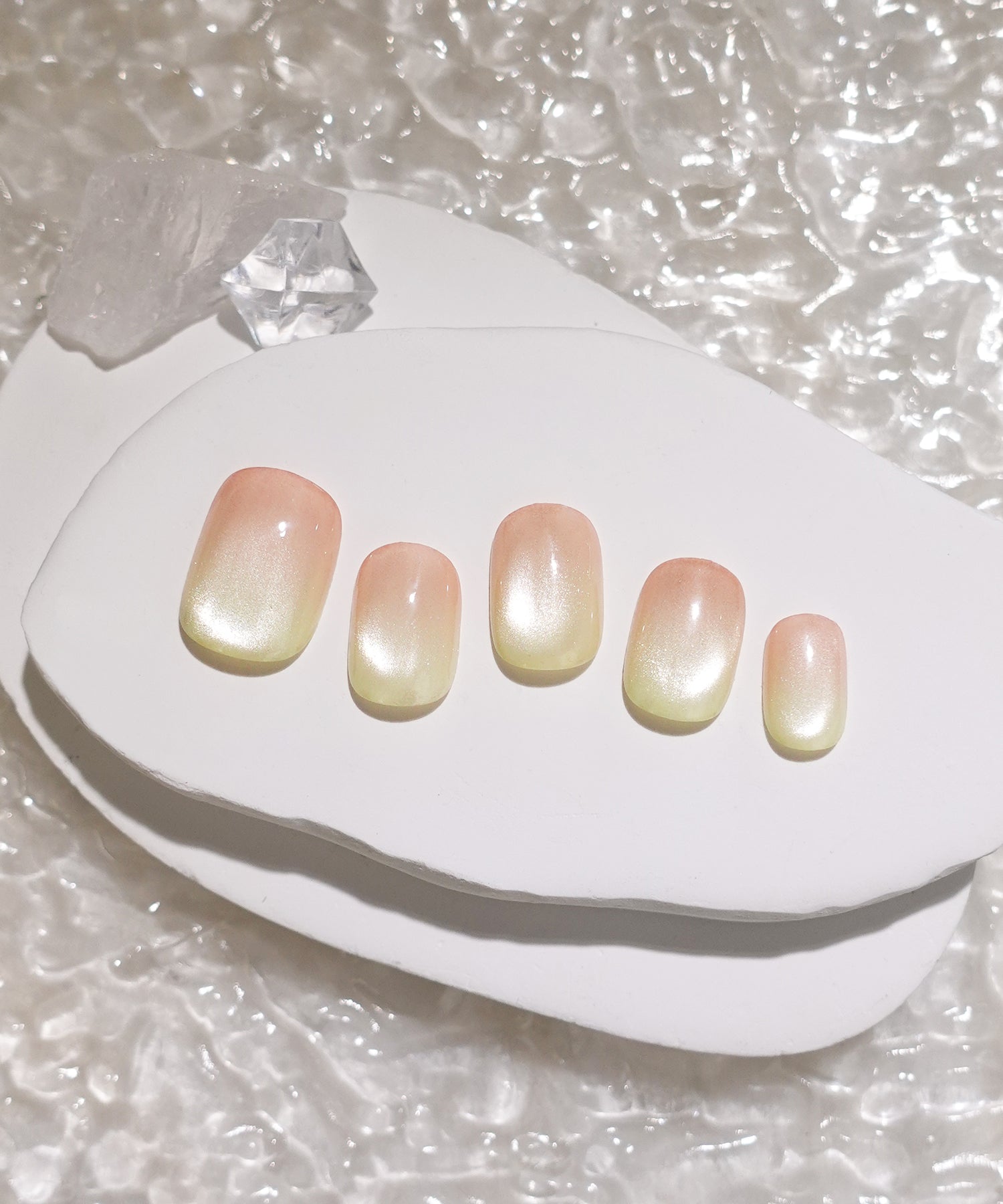 【当日発送】水光ネイルピンクグリーングラデーションホワイトマグネットグラデーションショートラウンドネイルチップ