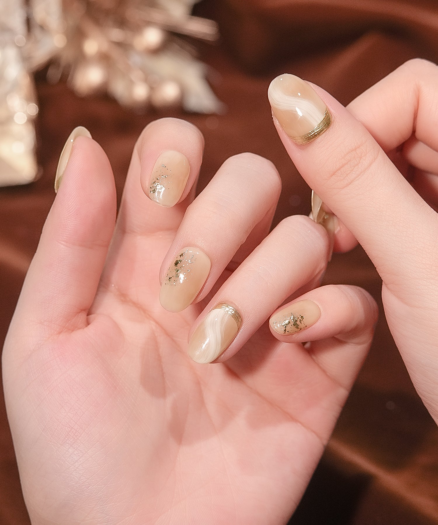 【当日発送】水光ネイルシャンパンベージュマーブルゴールドラインホイルオーバルネイルチップ