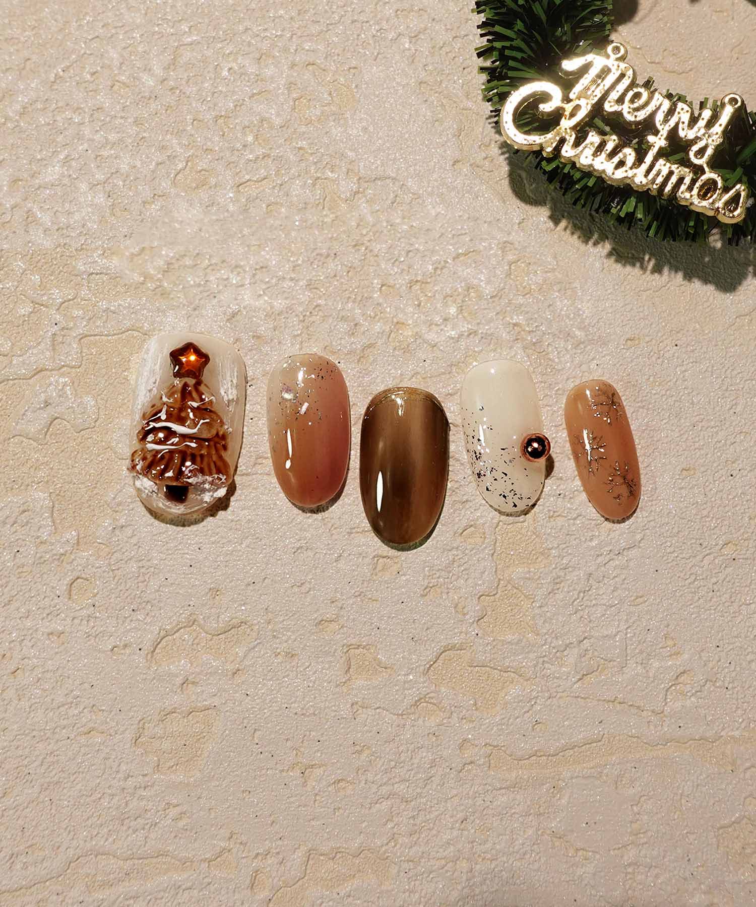 【当日発送】水光ネイルホワイトブラウンニュアンスツリーアートクリスマスオーバルネイルチップ