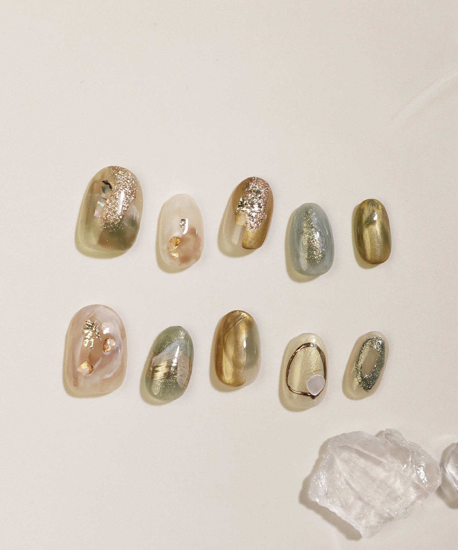 【当日発送】水光ネイルカーキゴールドホイルインクニュアンスショートオーバルネイルチップ