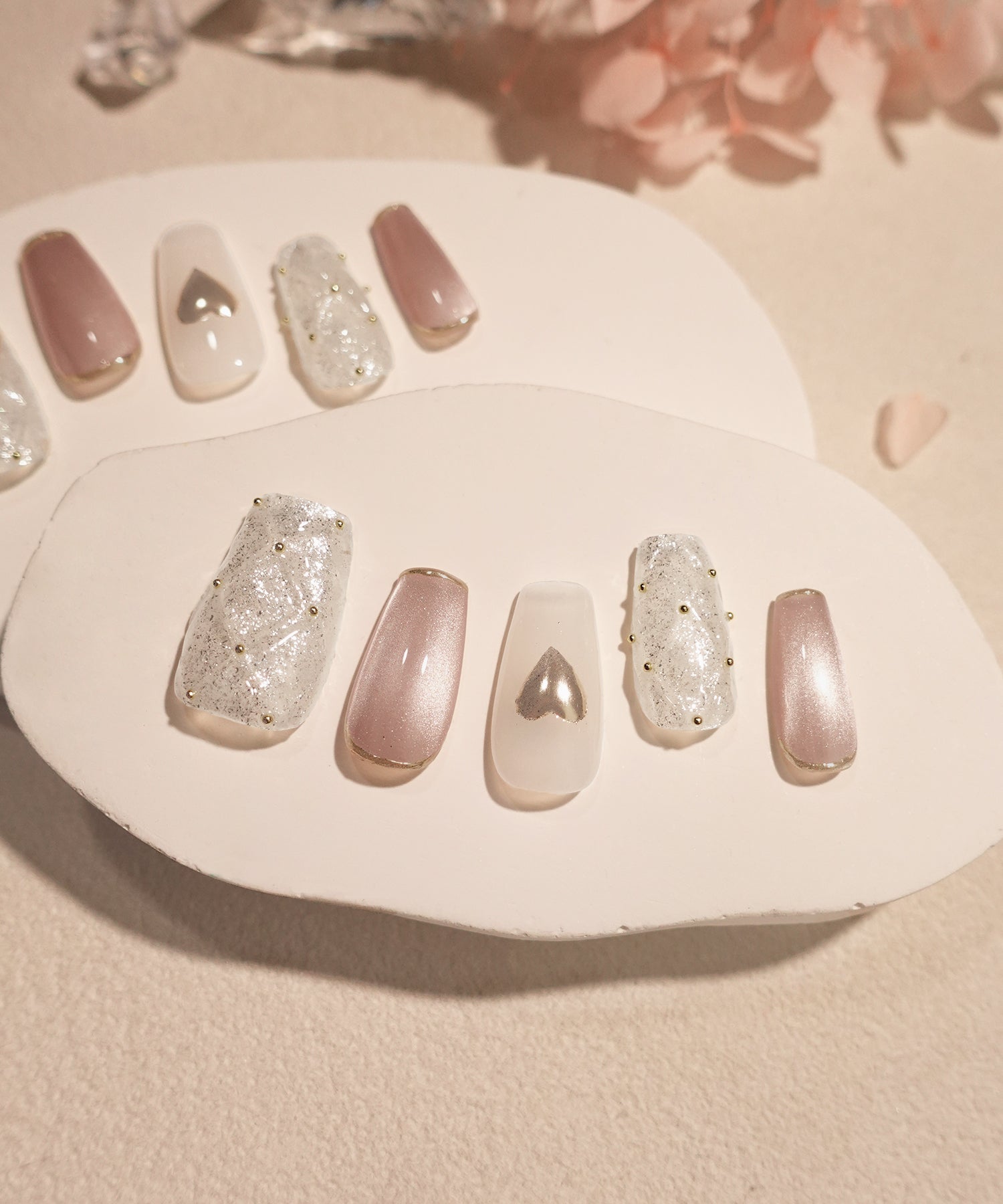 【SOLD OUT】水光ネイルミルキーホワイトキルティングゴールドミラーハートバレリーナネイルチップ