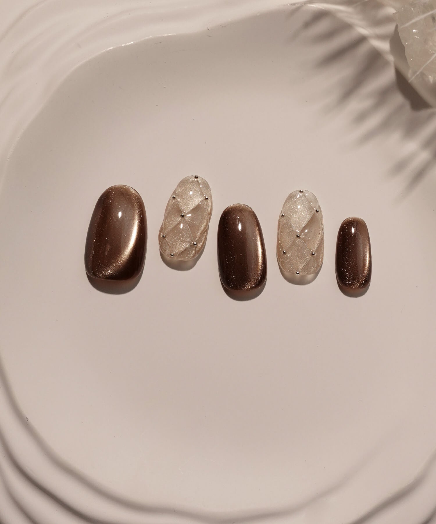 【当日発送】水光ネイルキルティングベージュブラウンマグネットオーバルネイルチップ
