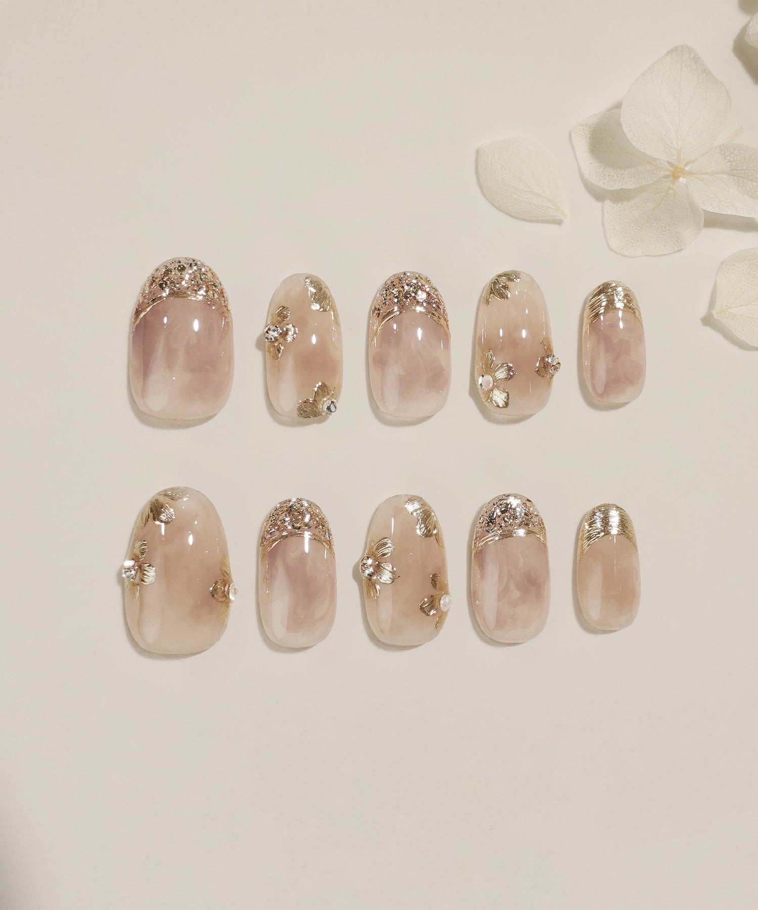 【一部当日発送】水光ネイルベージュニュアンスフラワーゴールドミラーストーンホログラムオーバルネイルチップ