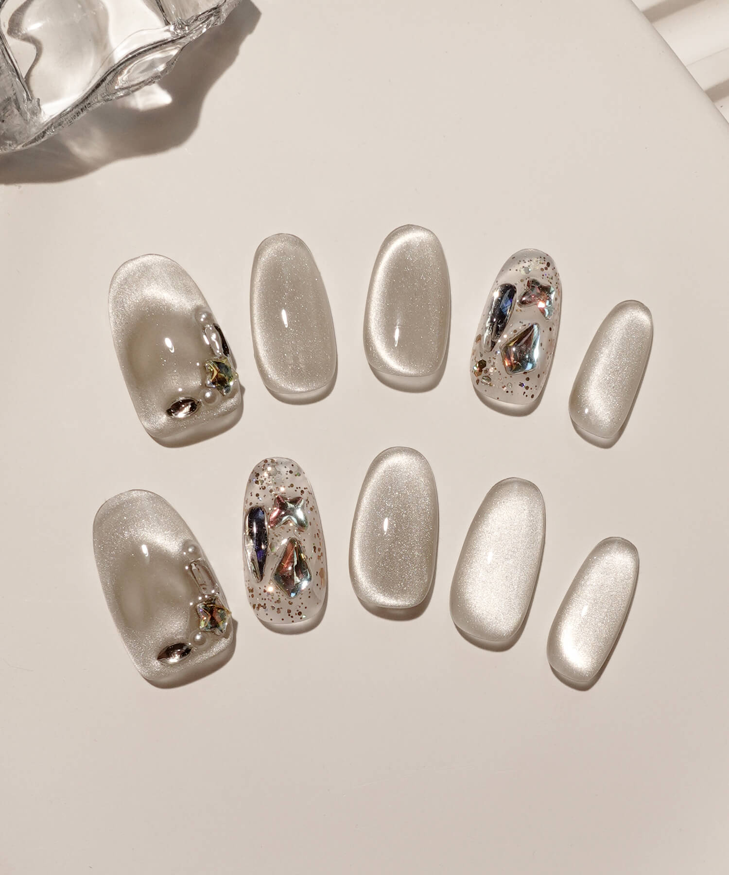 【一部当日発送】水光ネイルハートマグネットグレージュストーンラメオーバルネイルチップ