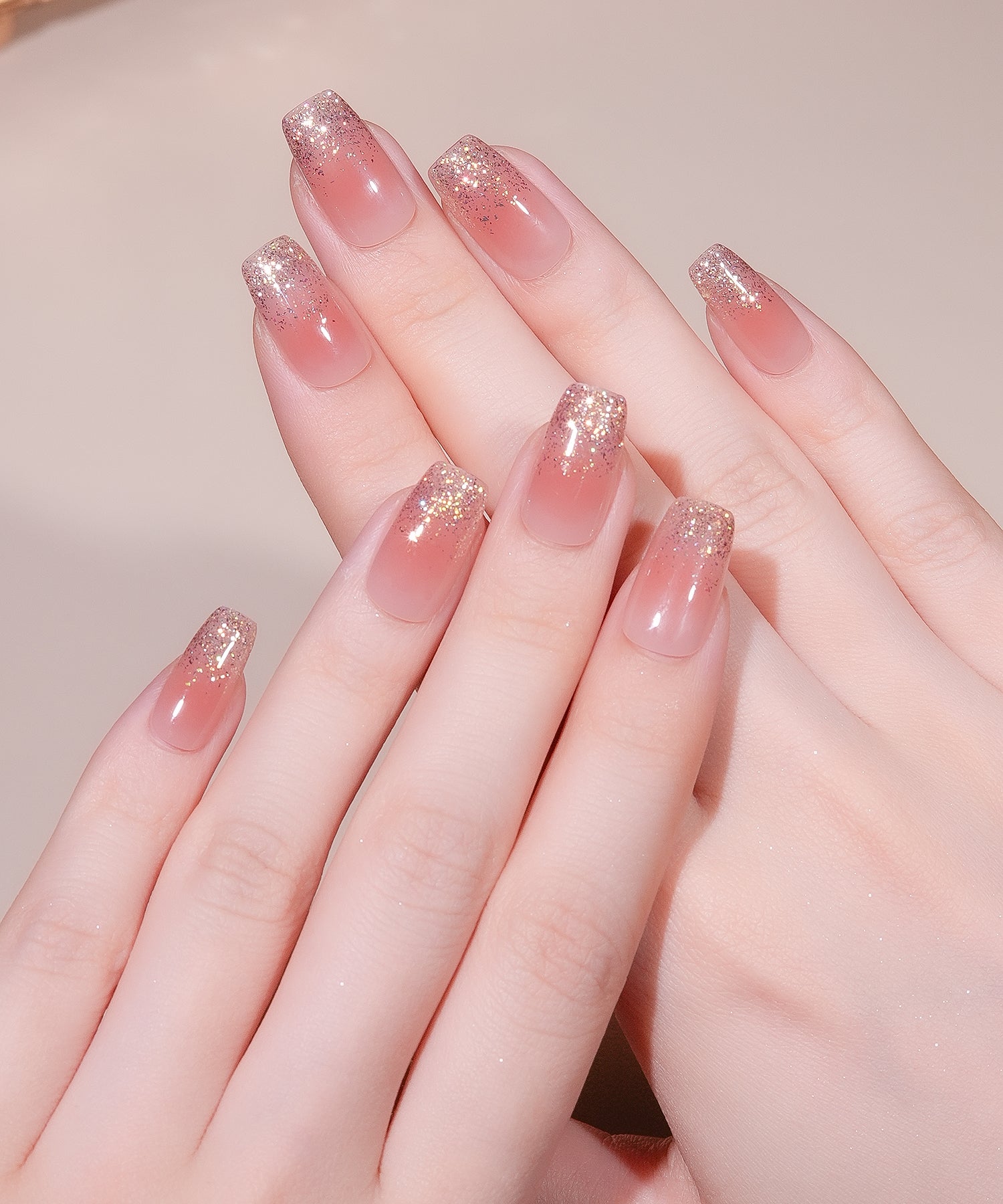 【当日発送】水光ネイルピンクグラデーションゴールドラメシンプルスクエアネイルチップ