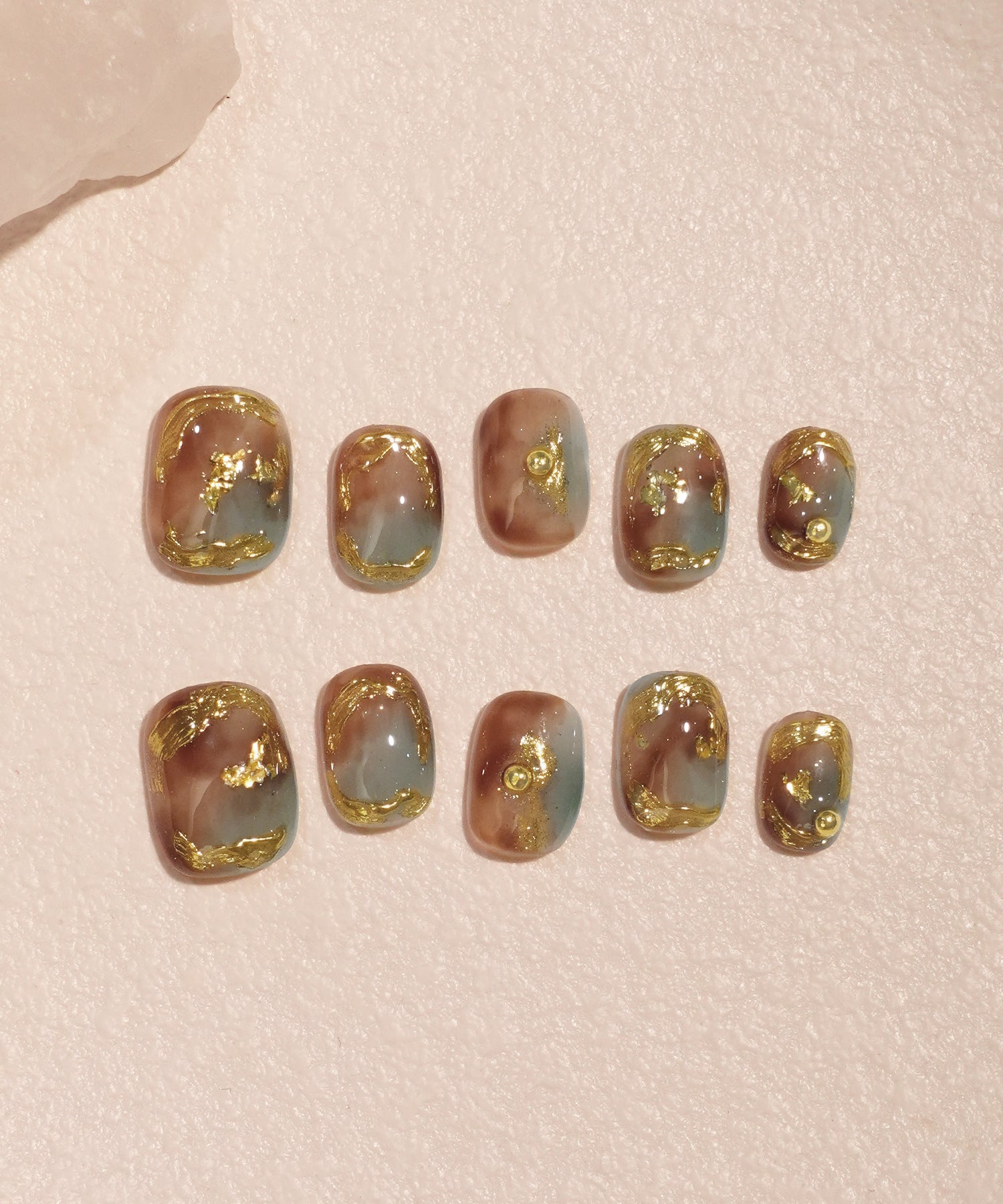【COMING SOON】水光ネイルブラウンブルーニュアンスゴールドミラーアートショートスクエアネイルチップ