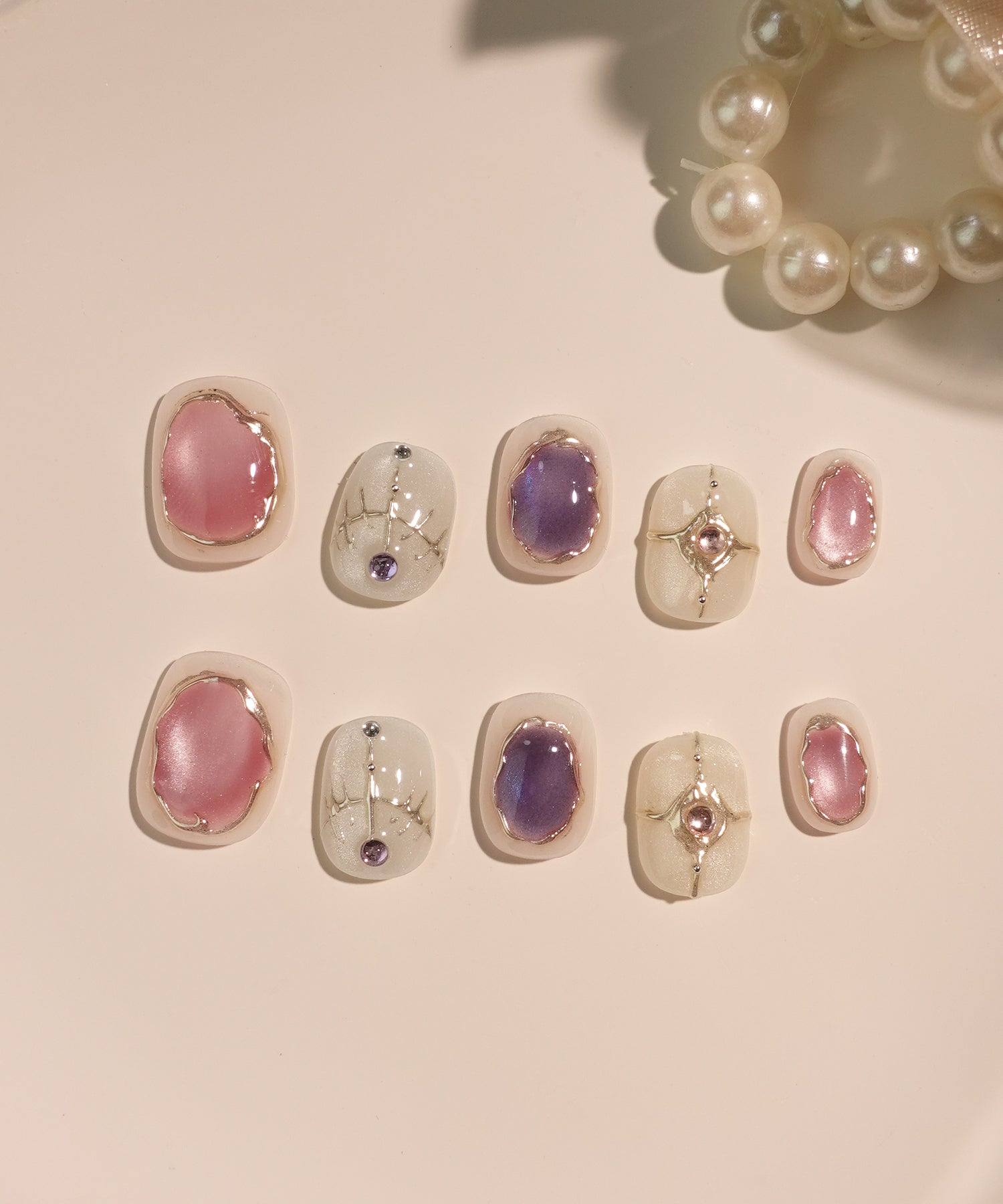 【当日発送】水光ネイルホワイトベースエスニックデザインニュアンスショートラウンドネイルチップ