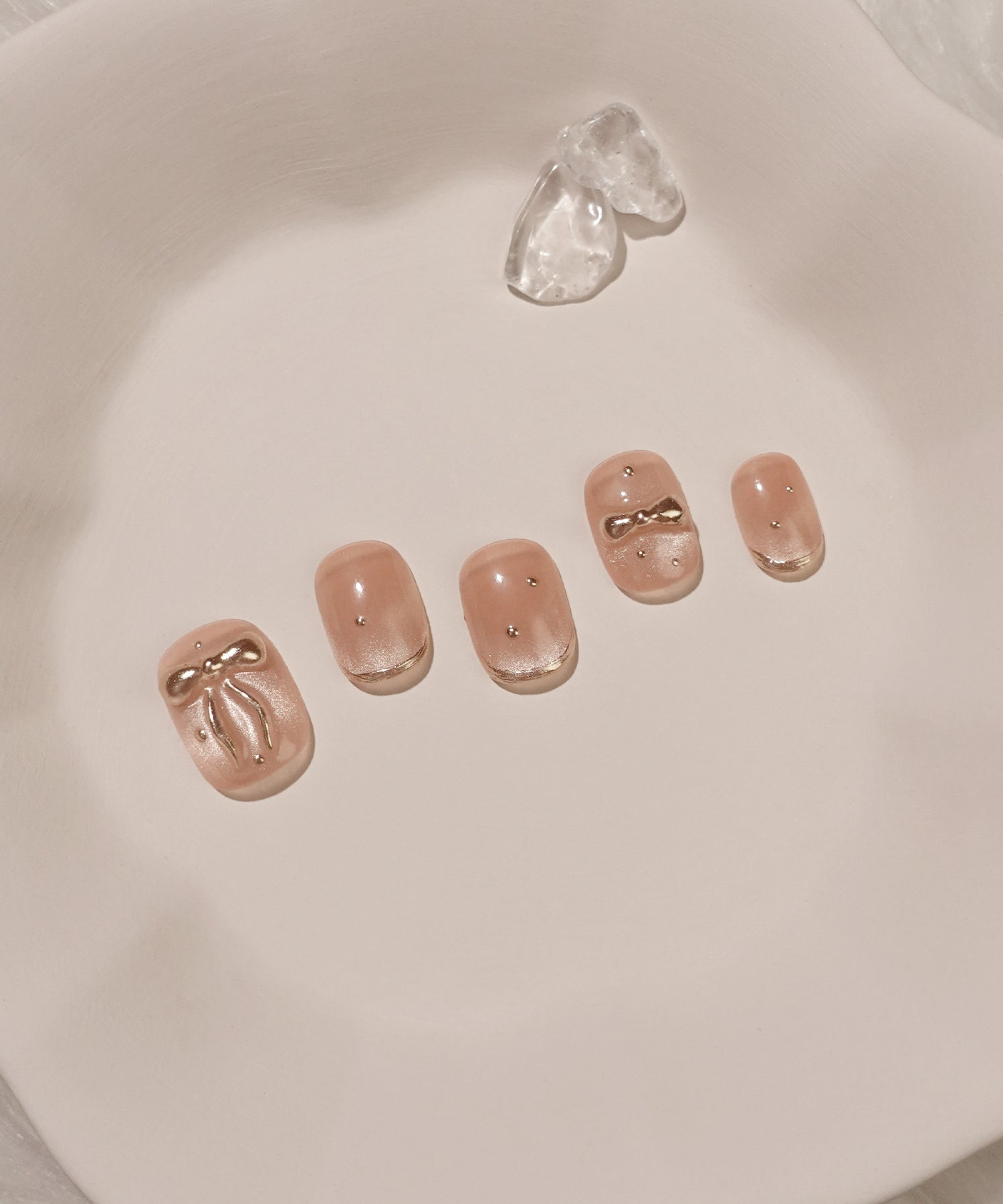 【当日発送】 3D水光ネイルピンクマグネットゴールドミラーリボンドットショートラウンドネイルチップ