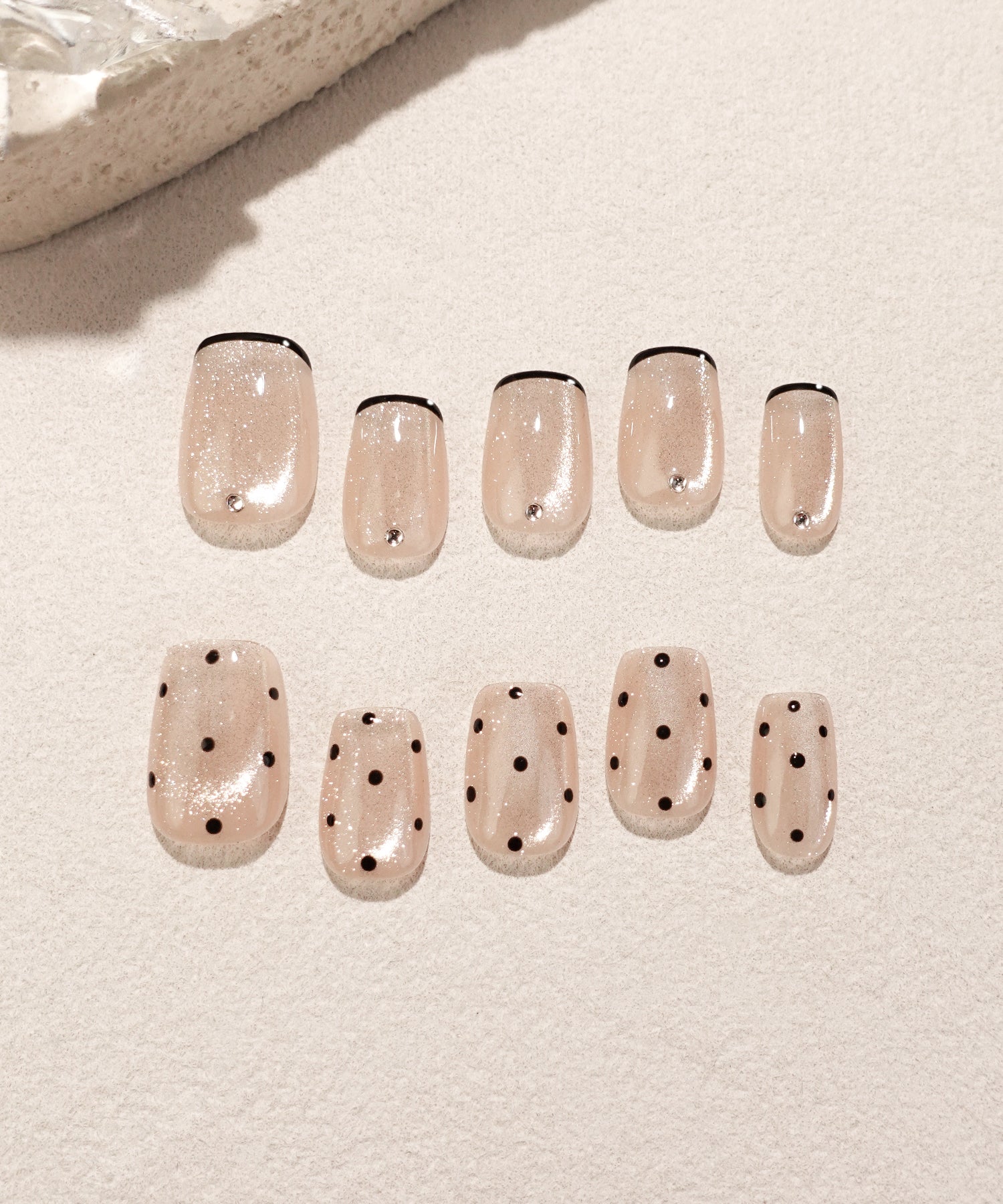 【当日発送】水光ネイルシャンパンゴールドブラックフレンチドットストーンショートスクエアネイルチップ