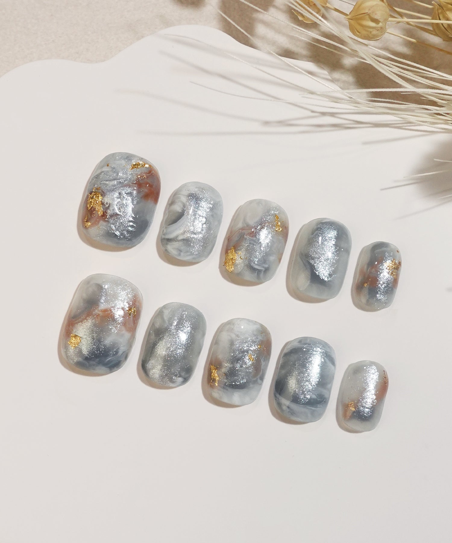 【当日発送】水光ネイルブルーニュアンスゴールドホイルラメショートラウンドネイルチップ