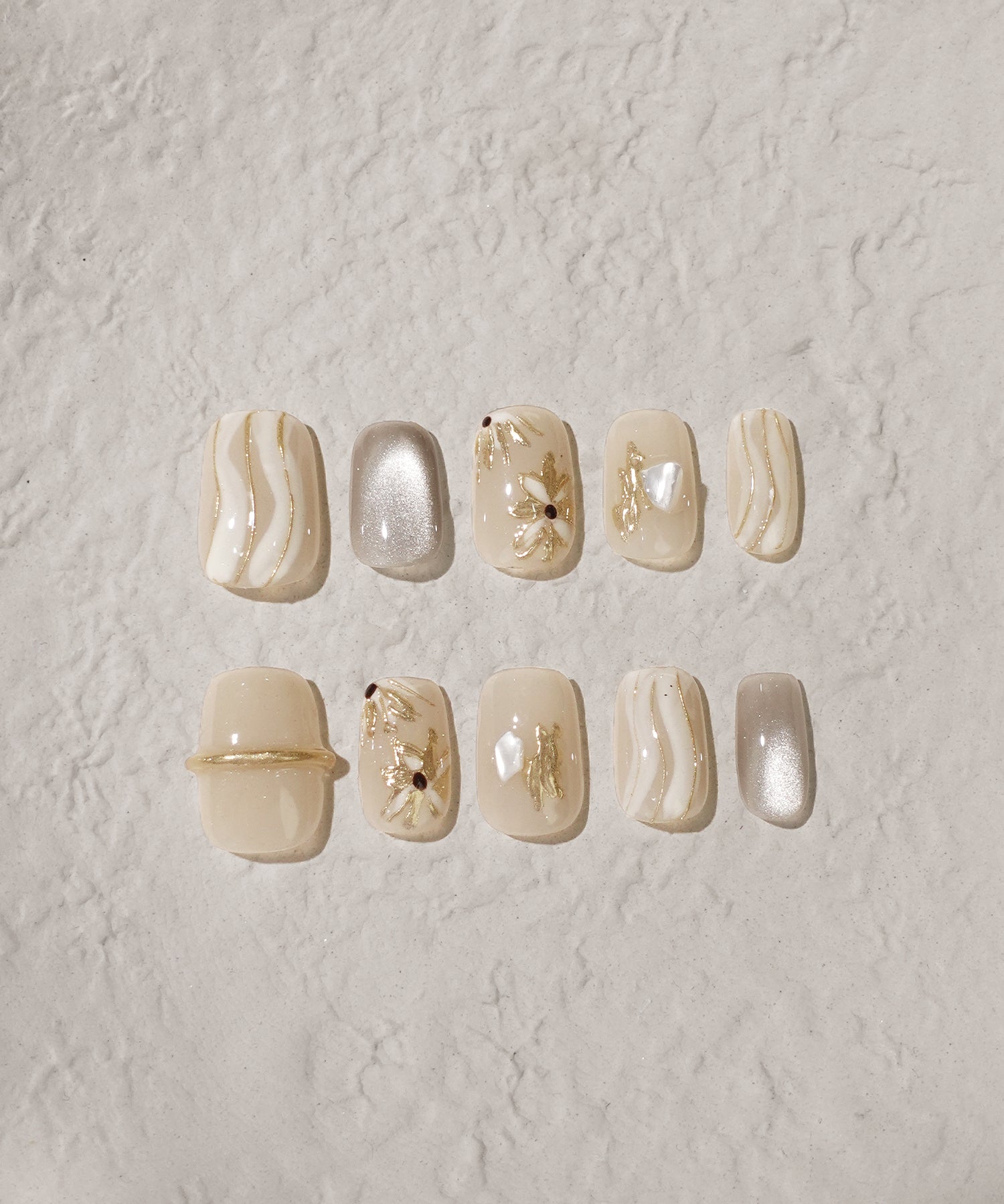 【当日発送】水光ネイルミルキーウェーブカーキマグネットミラーニュアンスショートスクエアネイルチップ